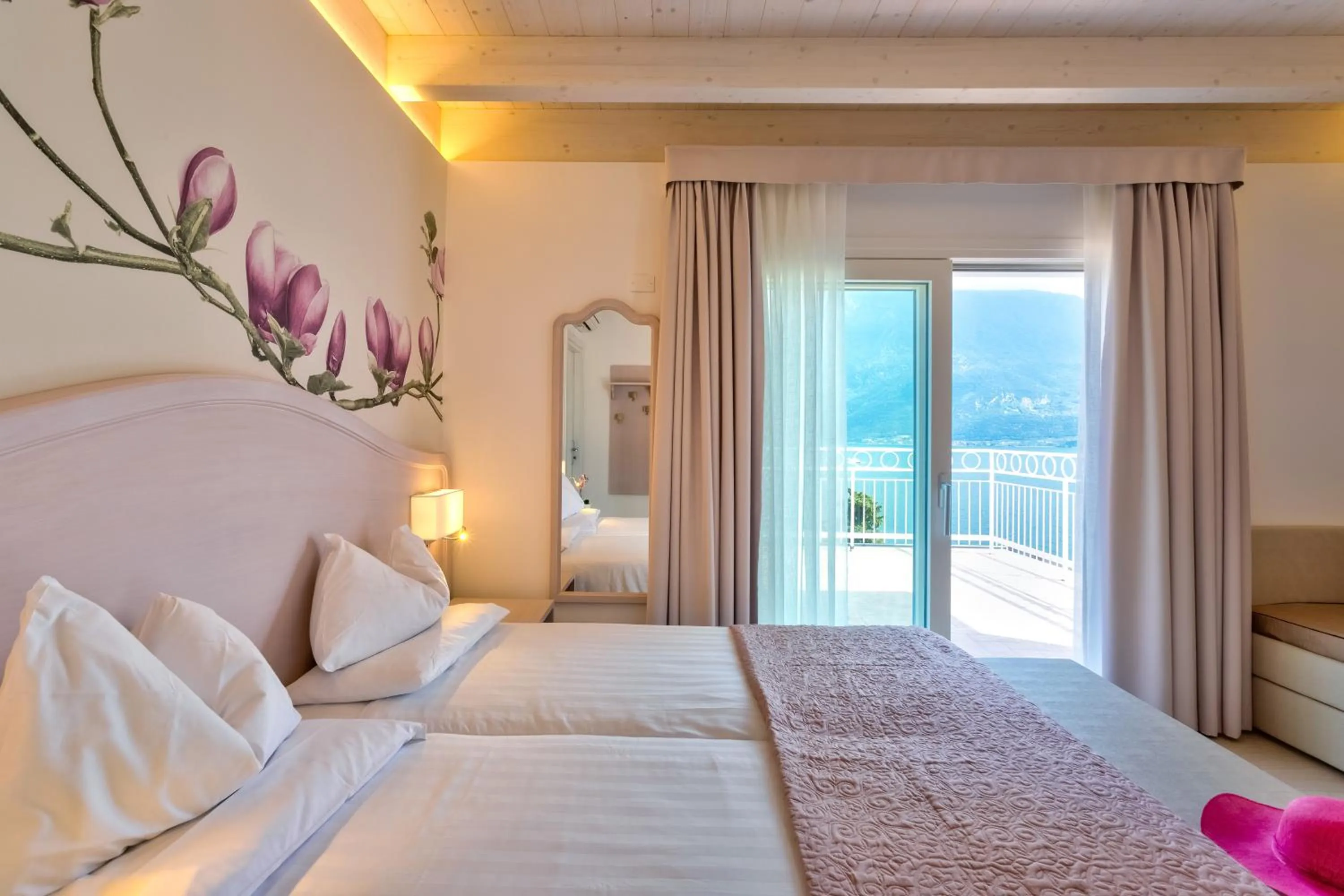 Photo of the whole room, Bed in Hotel Riviera Panoramic Green Resort