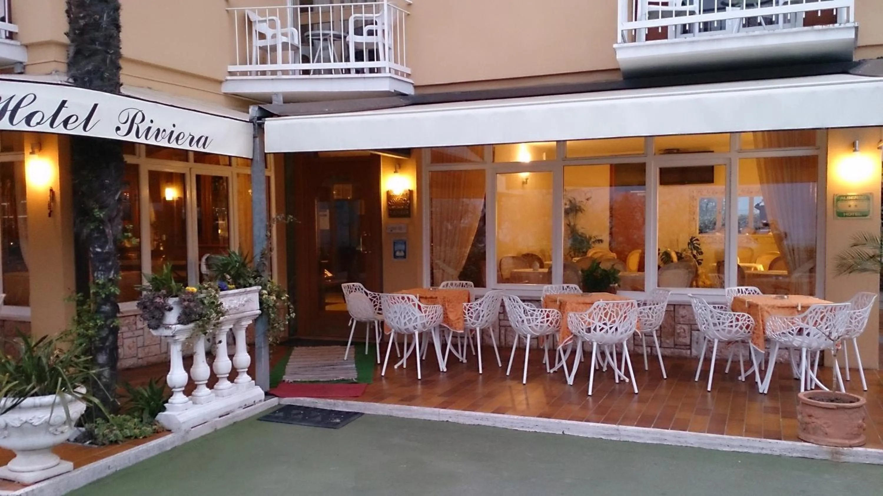 Facade/entrance in Hotel Riviera Panoramic Green Resort