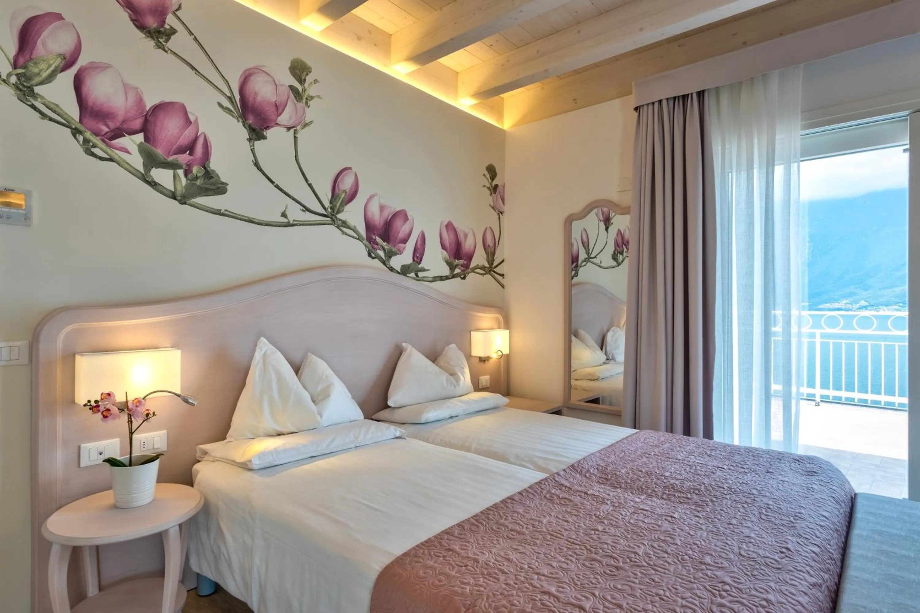 Photo of the whole room, Bed in Hotel Riviera Panoramic Green Resort