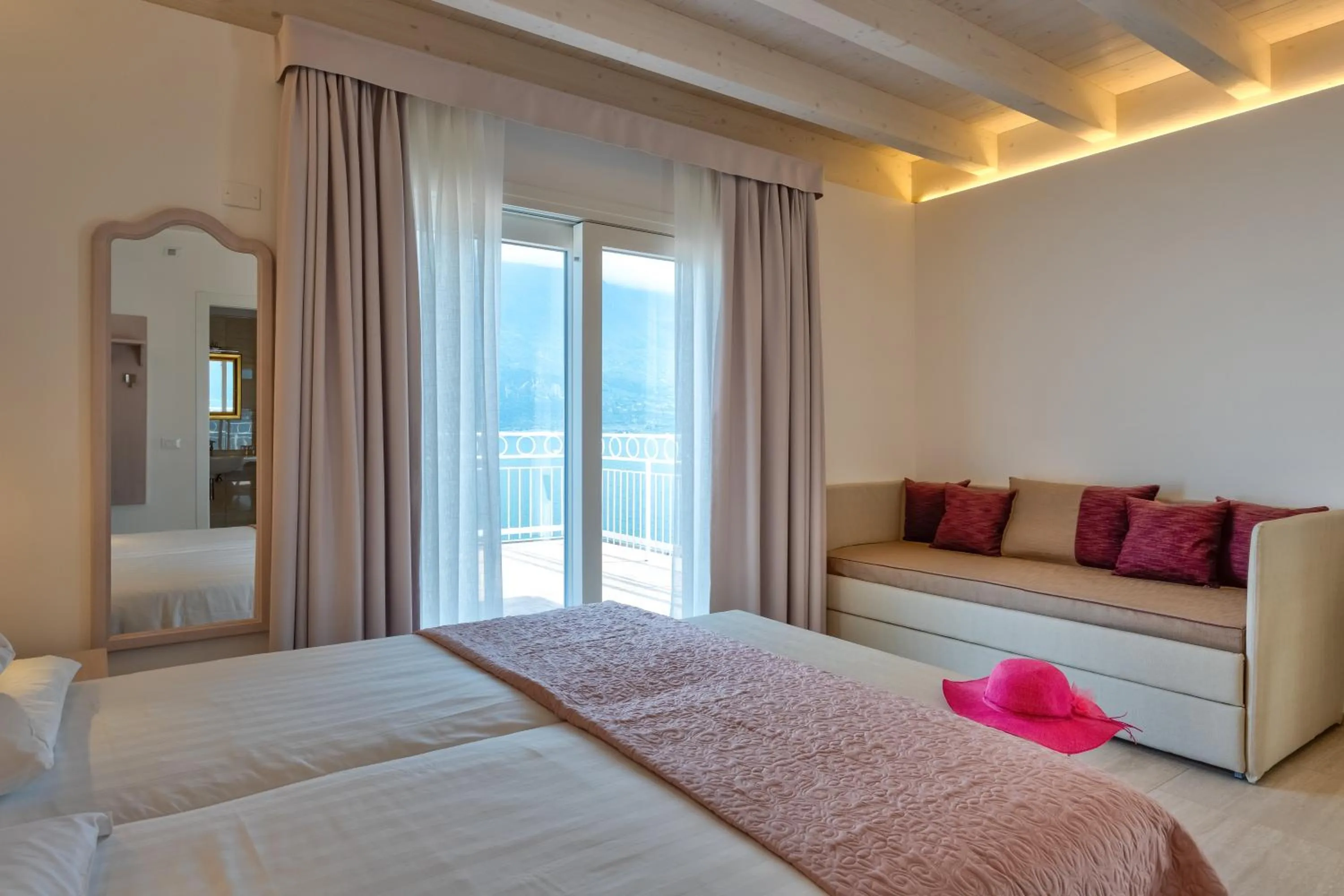 Photo of the whole room, Bed in Hotel Riviera Panoramic Green Resort