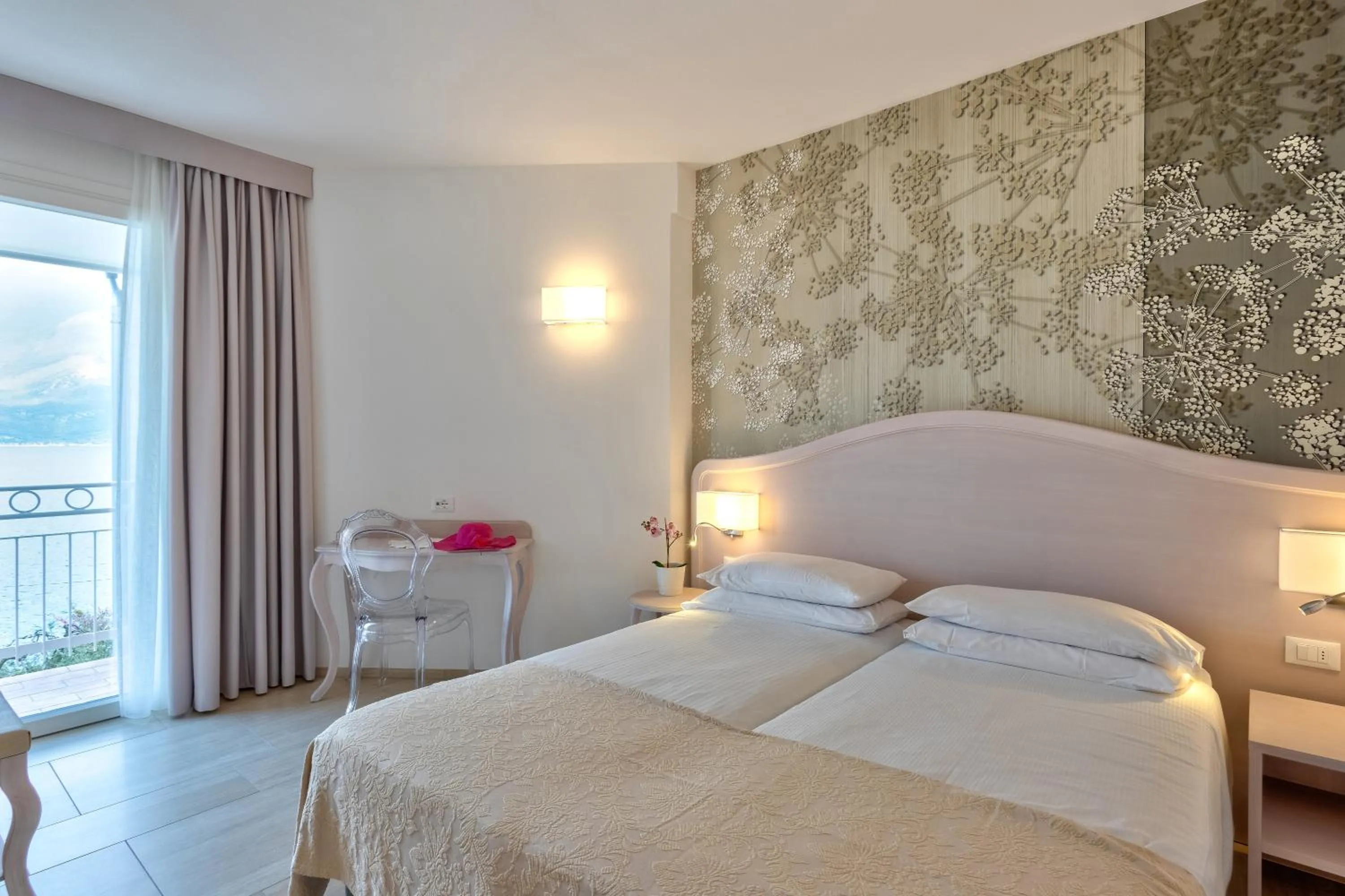 Photo of the whole room, Bed in Hotel Riviera Panoramic Green Resort