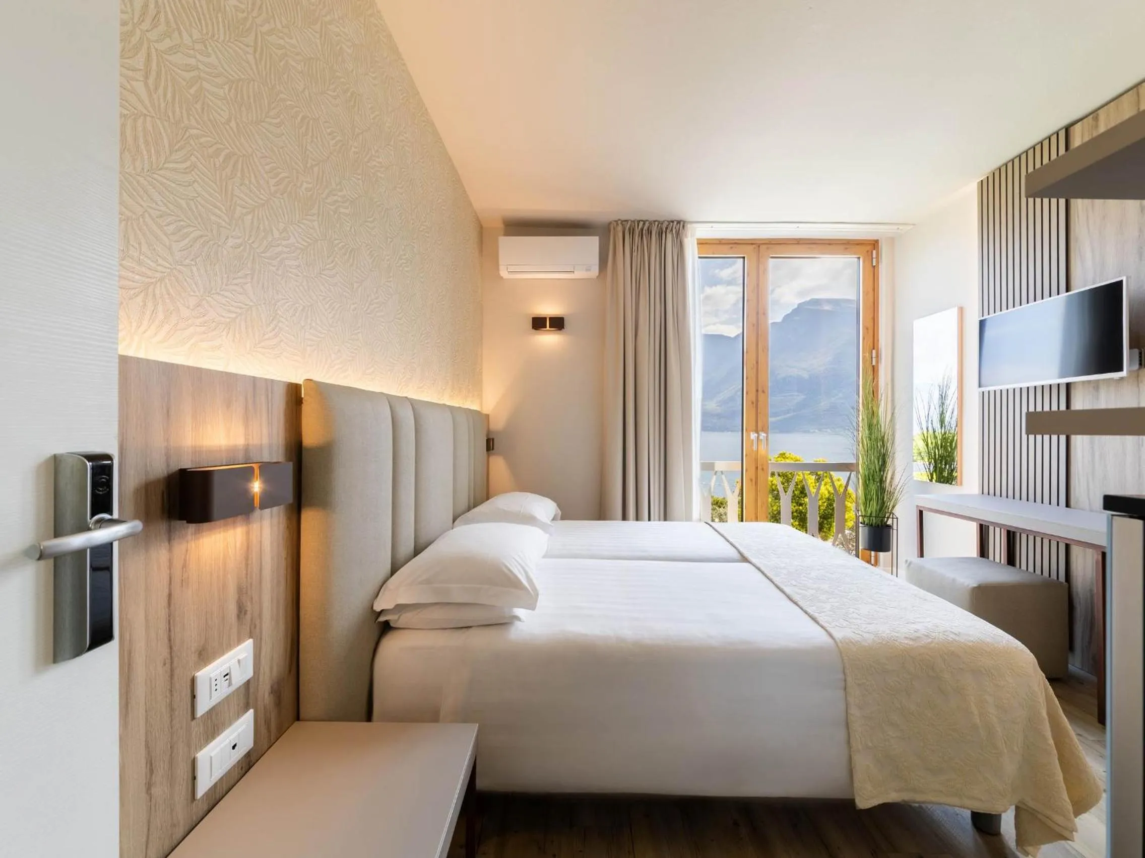 Bed in Hotel Riviera Panoramic Green Resort