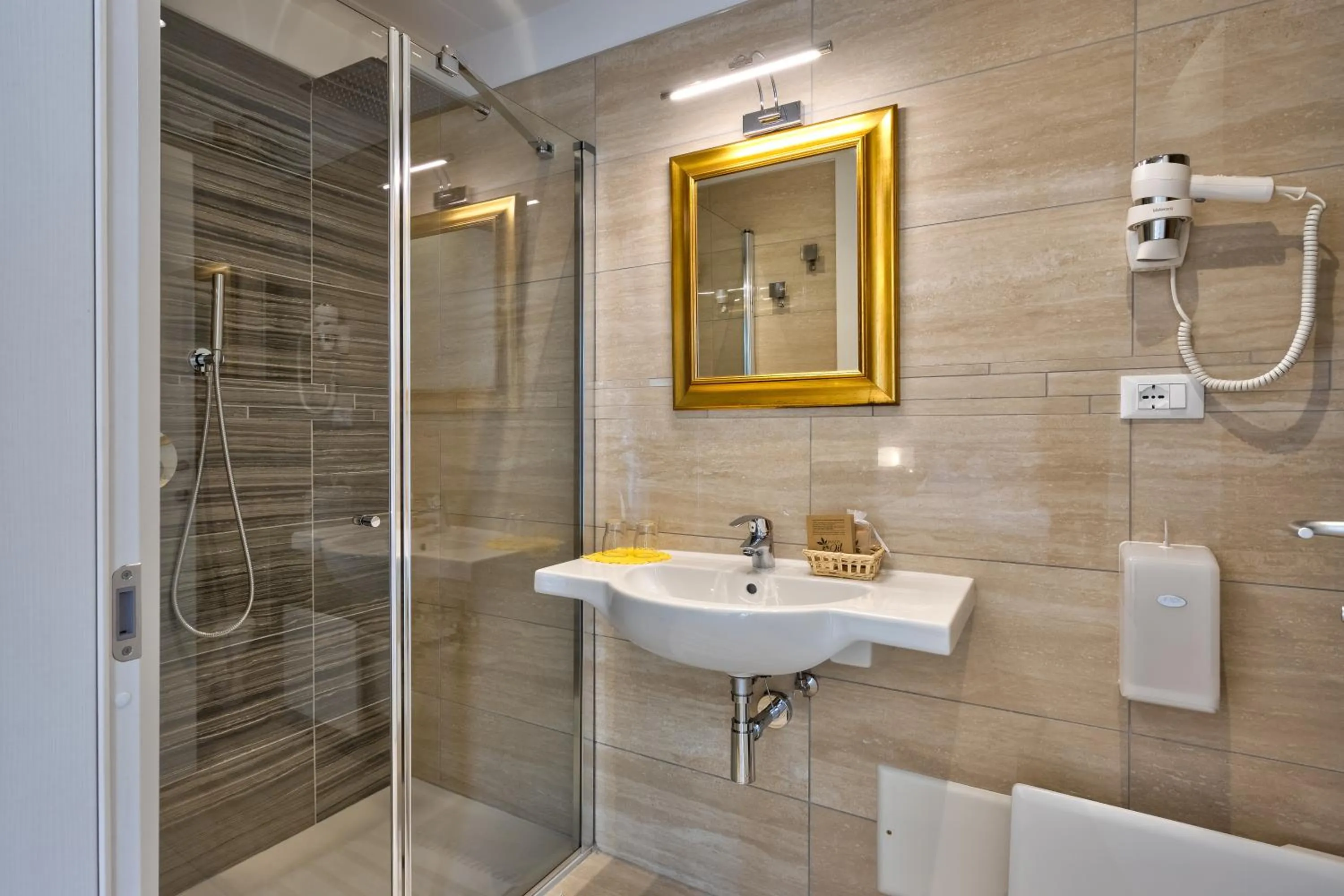 Bathroom in Hotel Riviera Panoramic Green Resort