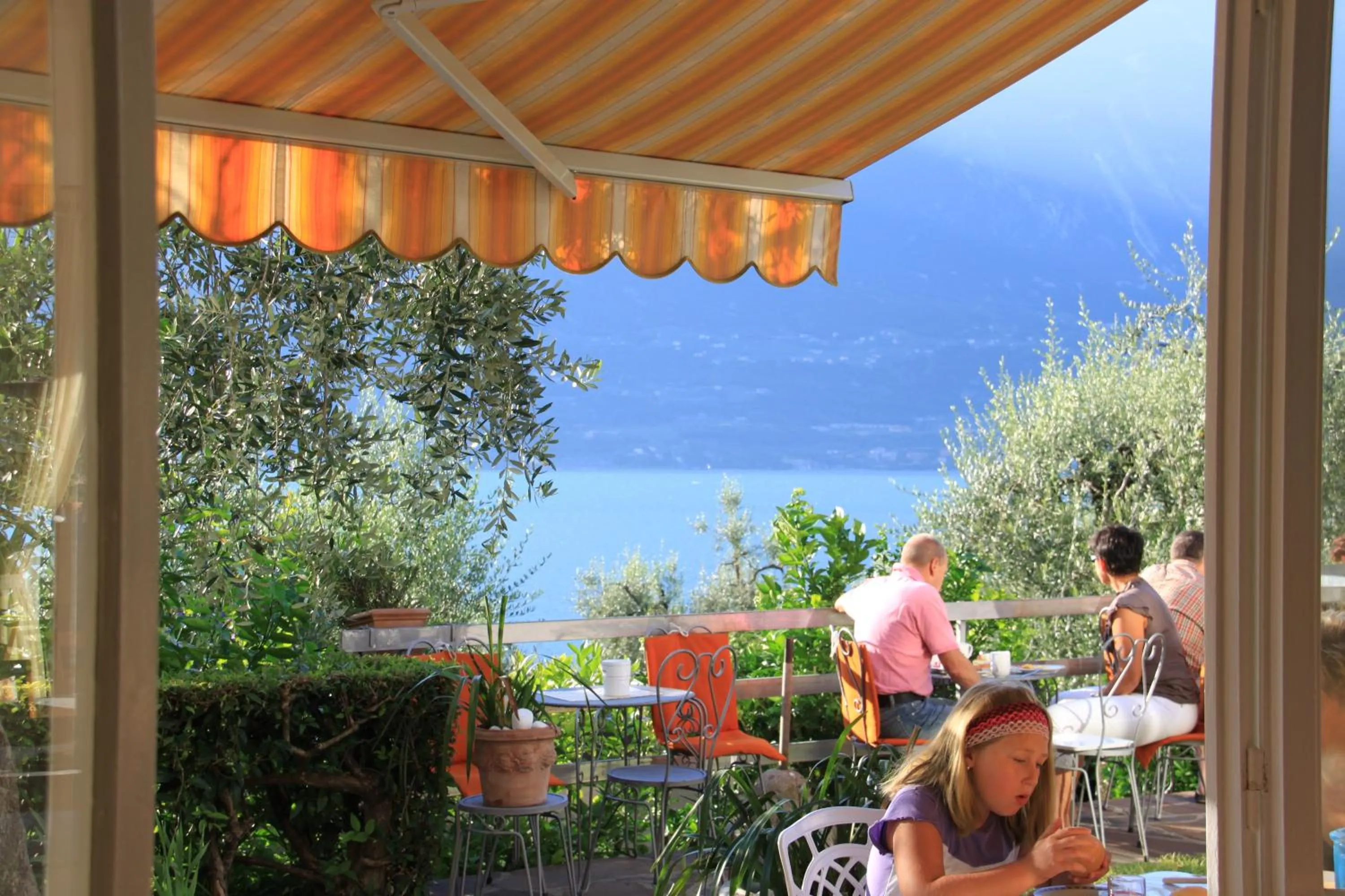 Restaurant/places to eat in Hotel Riviera Panoramic Green Resort