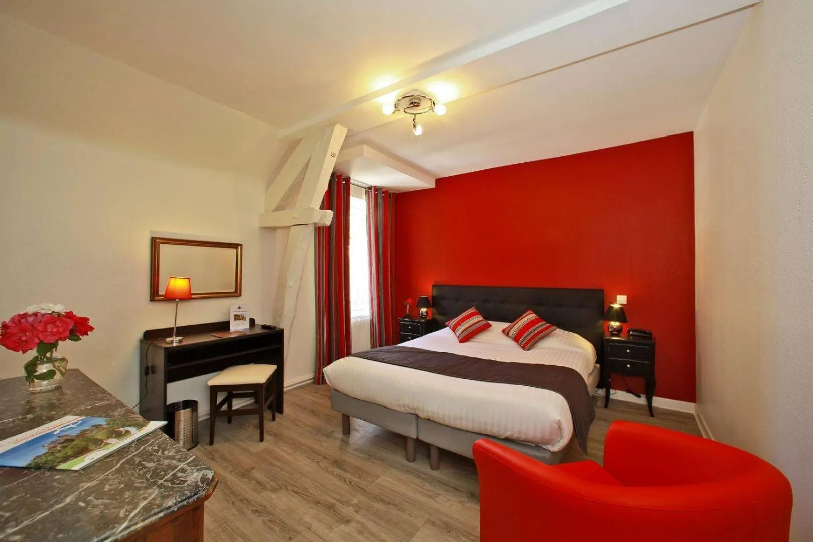 Photo of the whole room, Bed in Hôtel La Hoirie