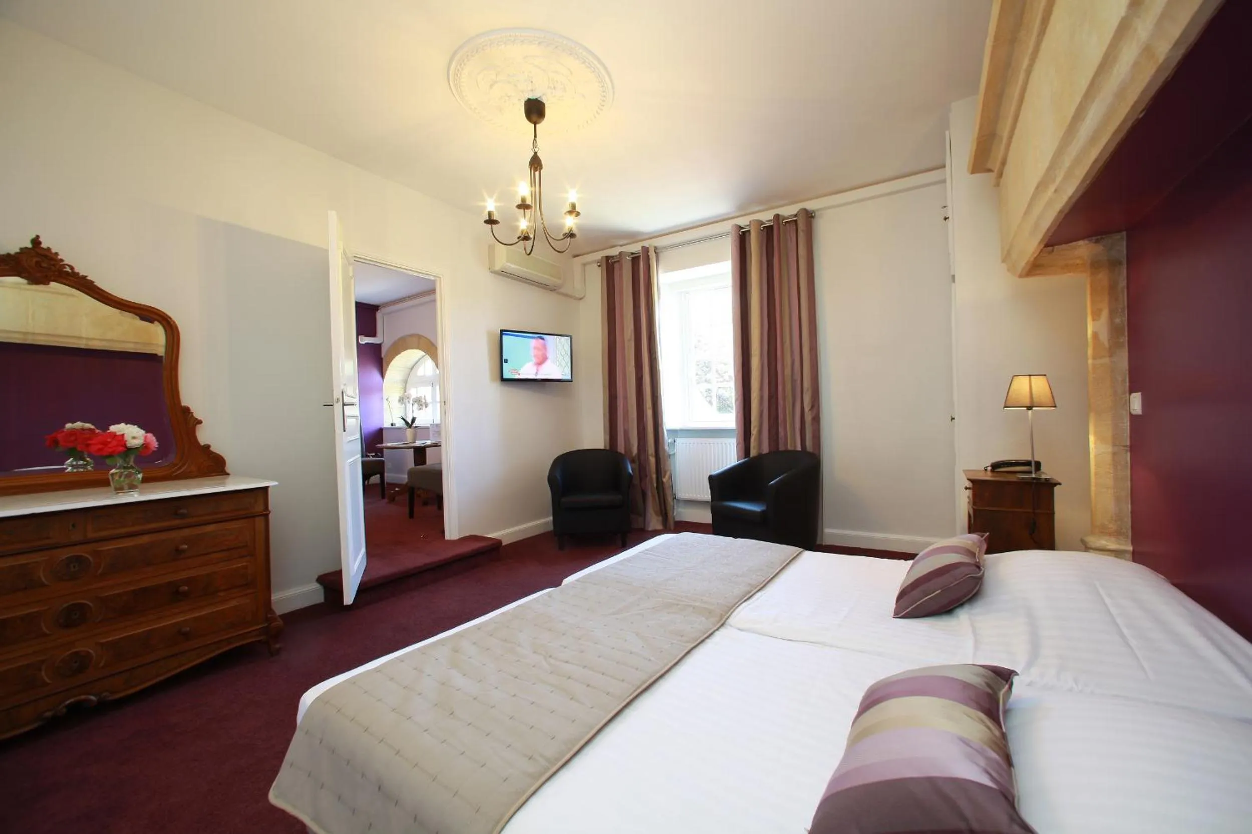 Bedroom, Bed in Hôtel La Hoirie