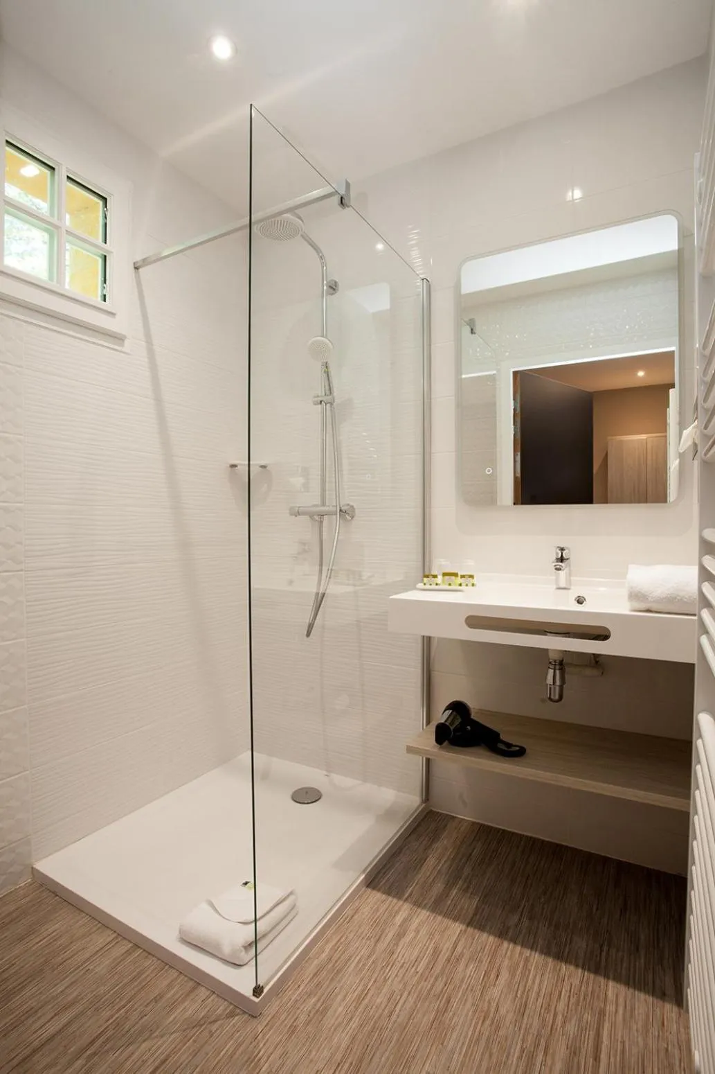 Shower in Hôtel La Hoirie