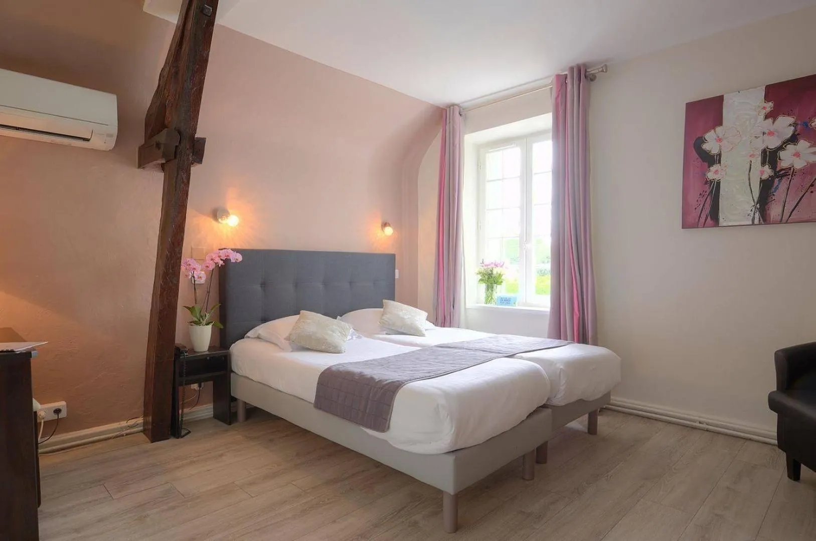 Photo of the whole room, Bed in Hôtel La Hoirie