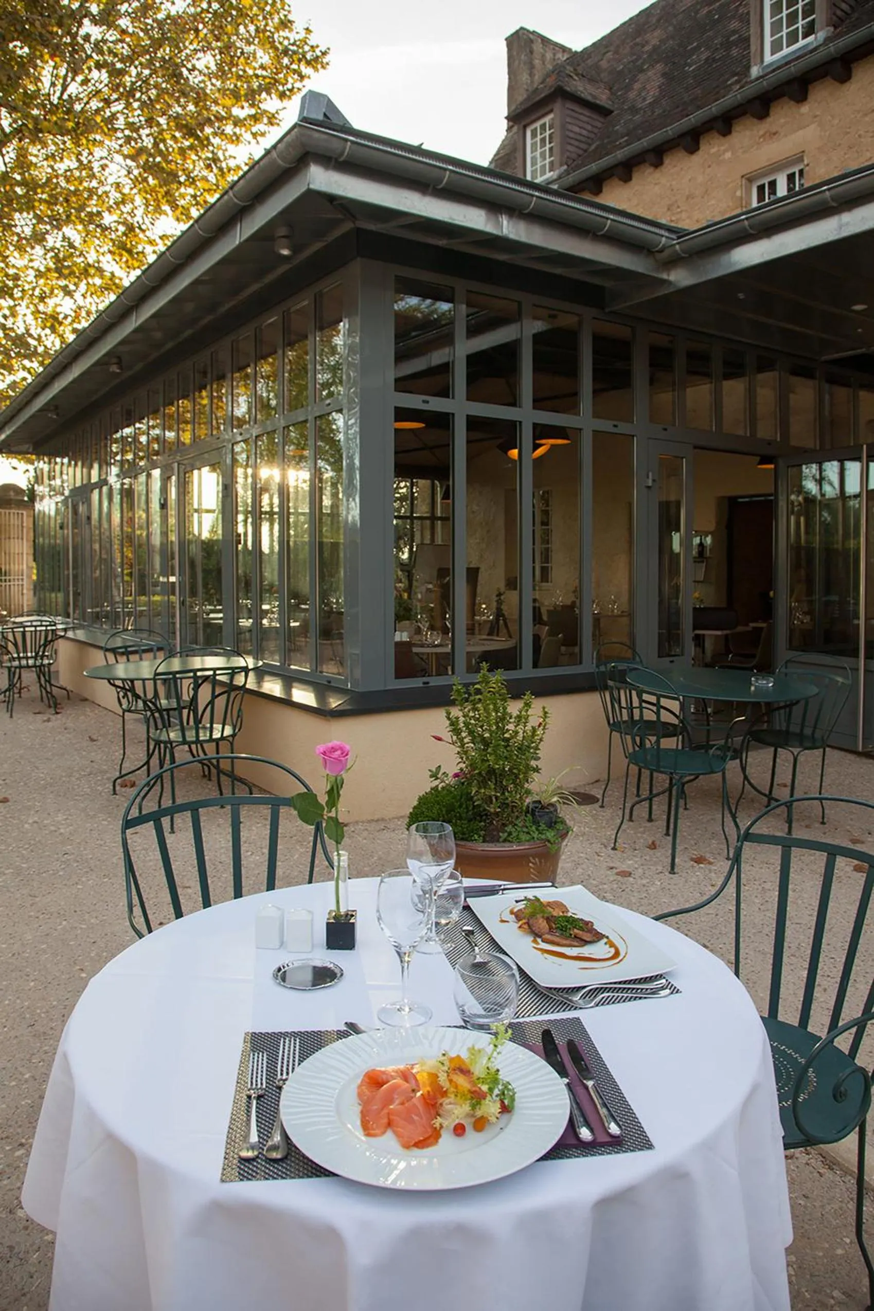 Patio in Hôtel La Hoirie