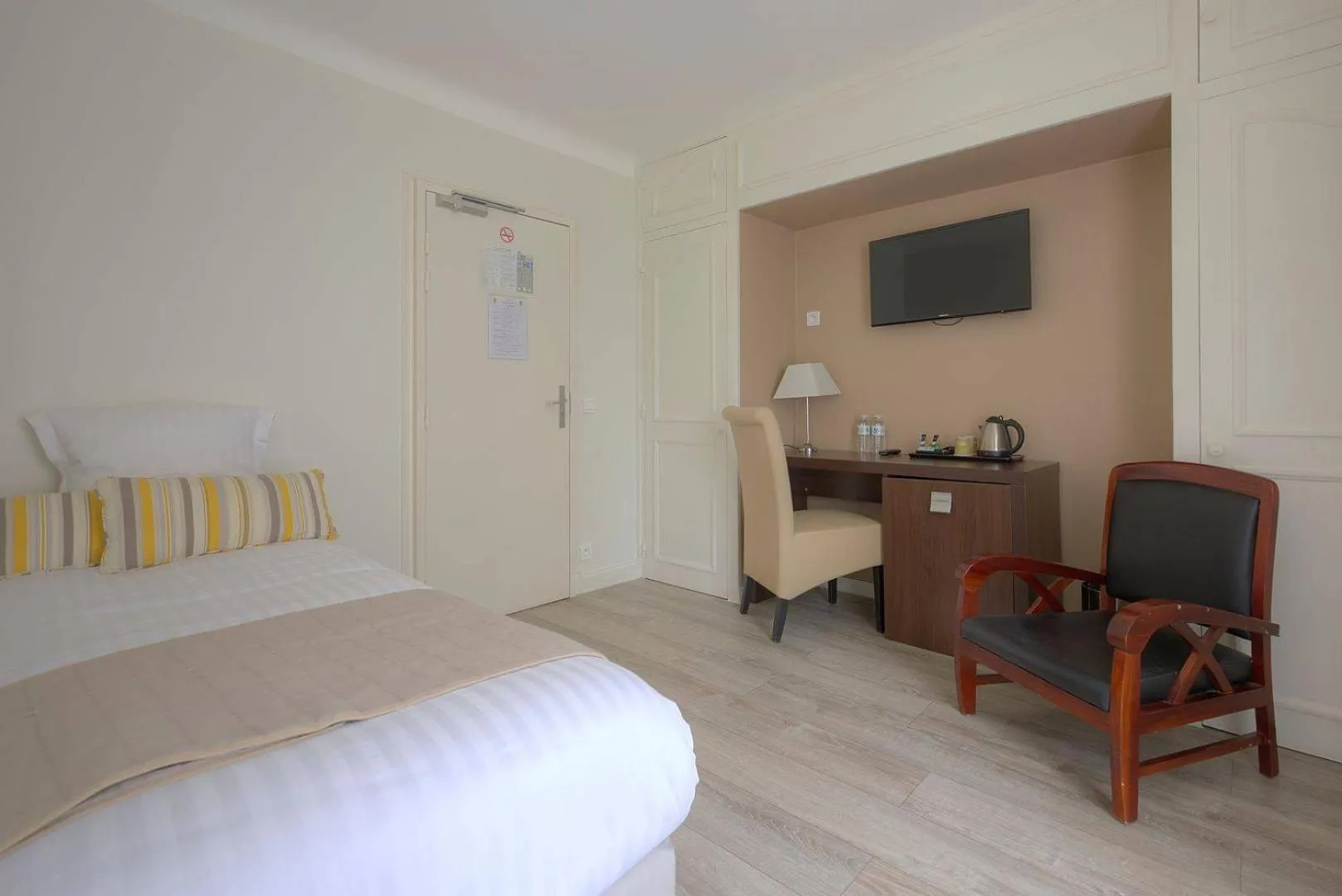 Bed in Hôtel La Hoirie