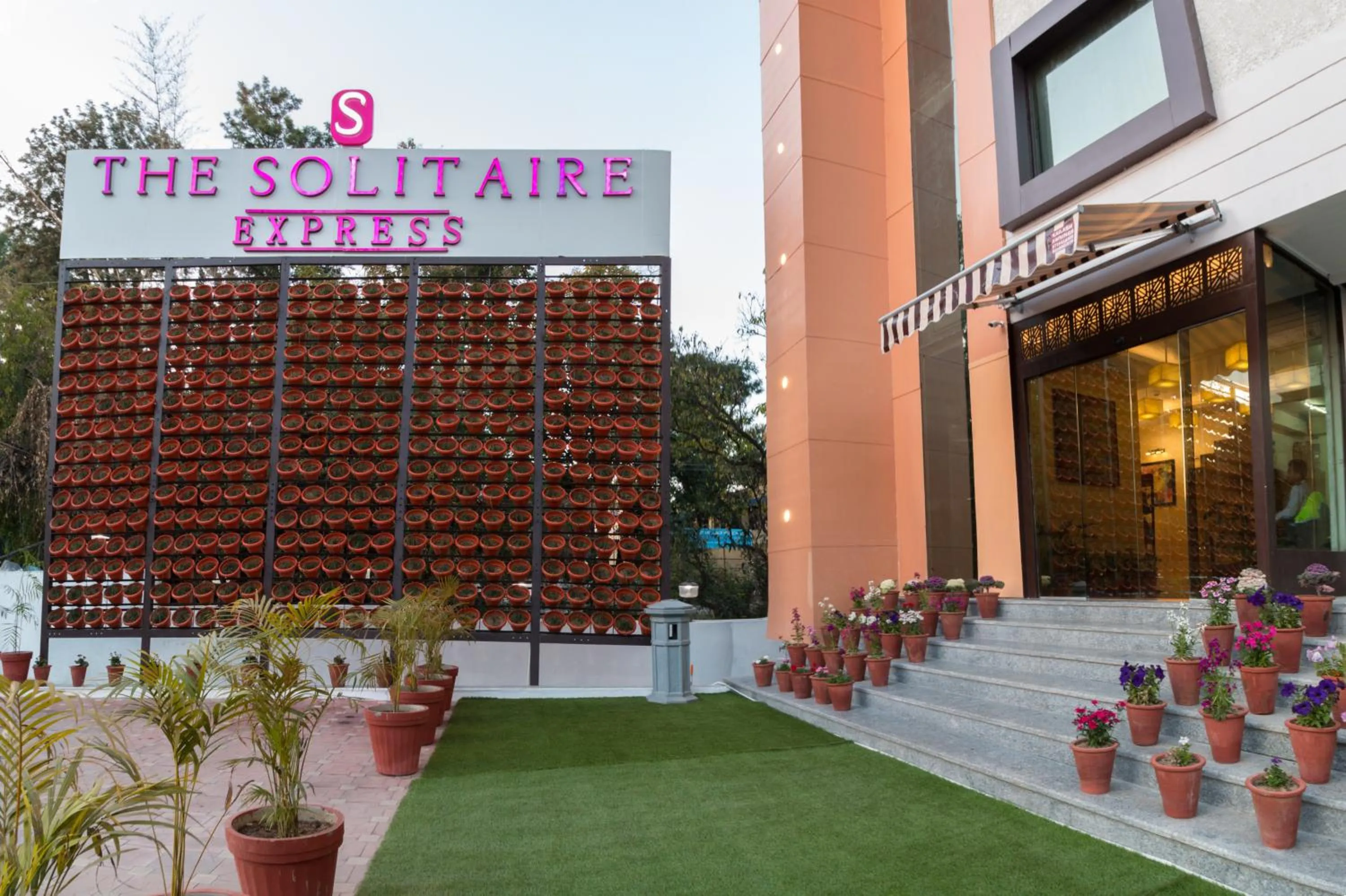 Facade/entrance in The Solitaire Express