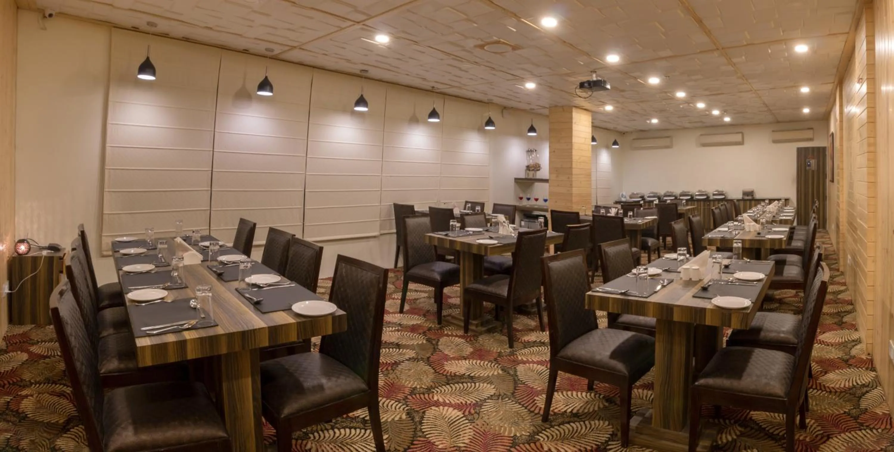 Restaurant/places to eat in The Solitaire Express