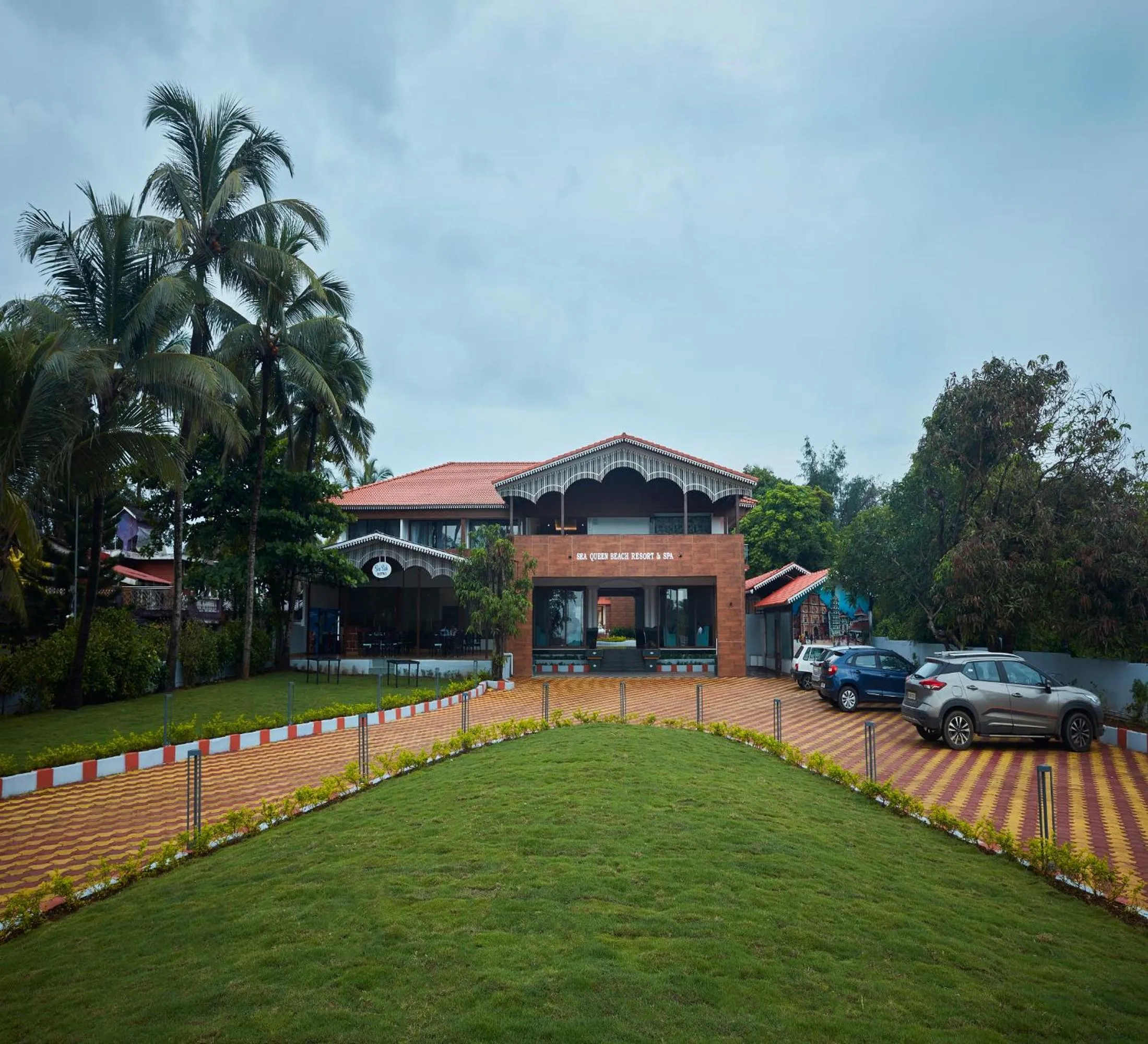 Facade/entrance in Sea Queen Beach Resort & Spa