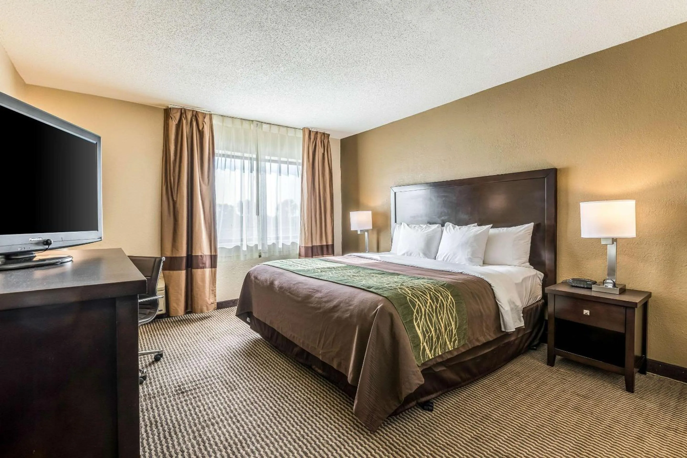 Bedroom, Bed in Comfort Inn Detroit Downtown