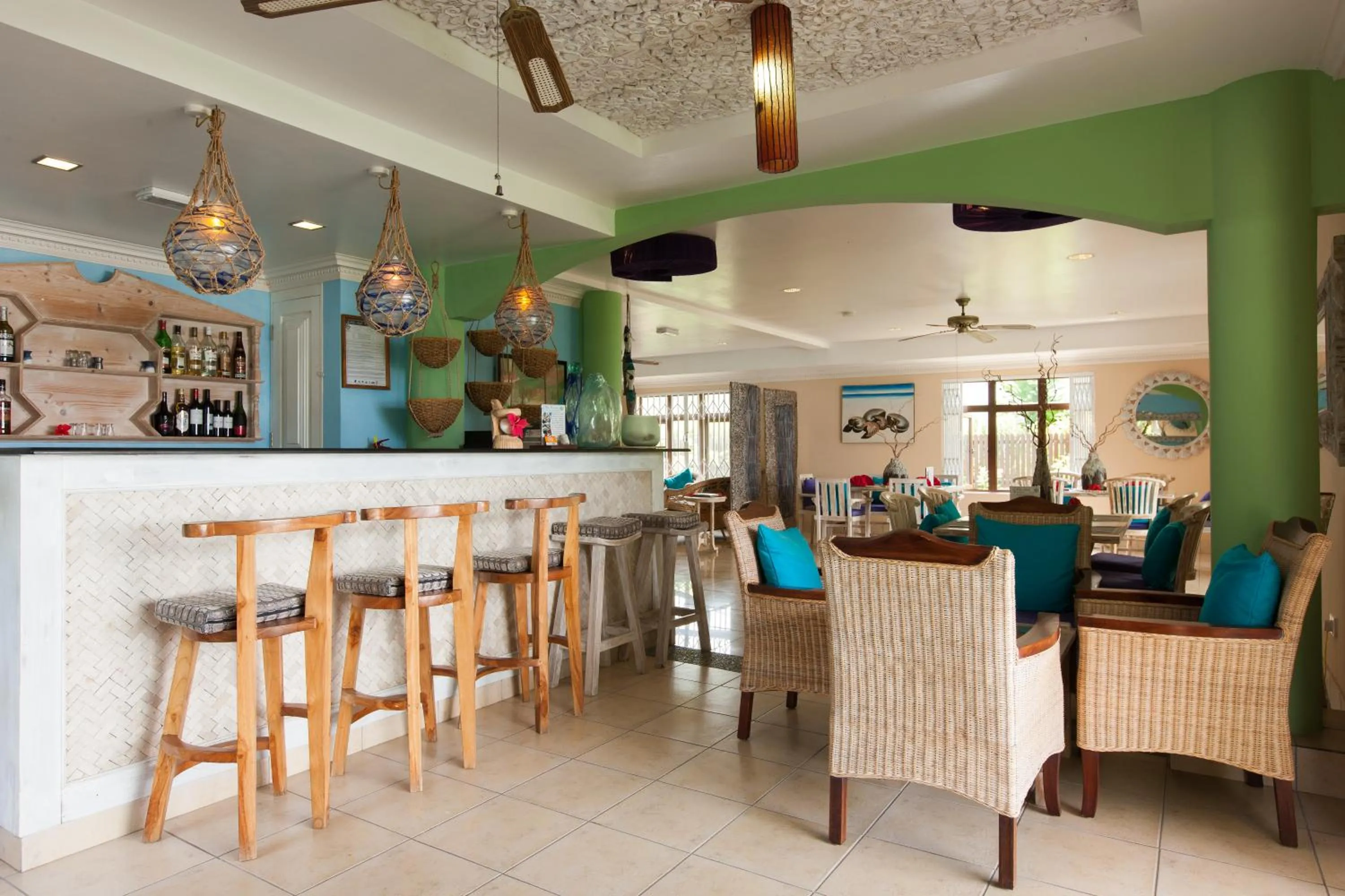 Lounge or bar in Le Relax Beach House