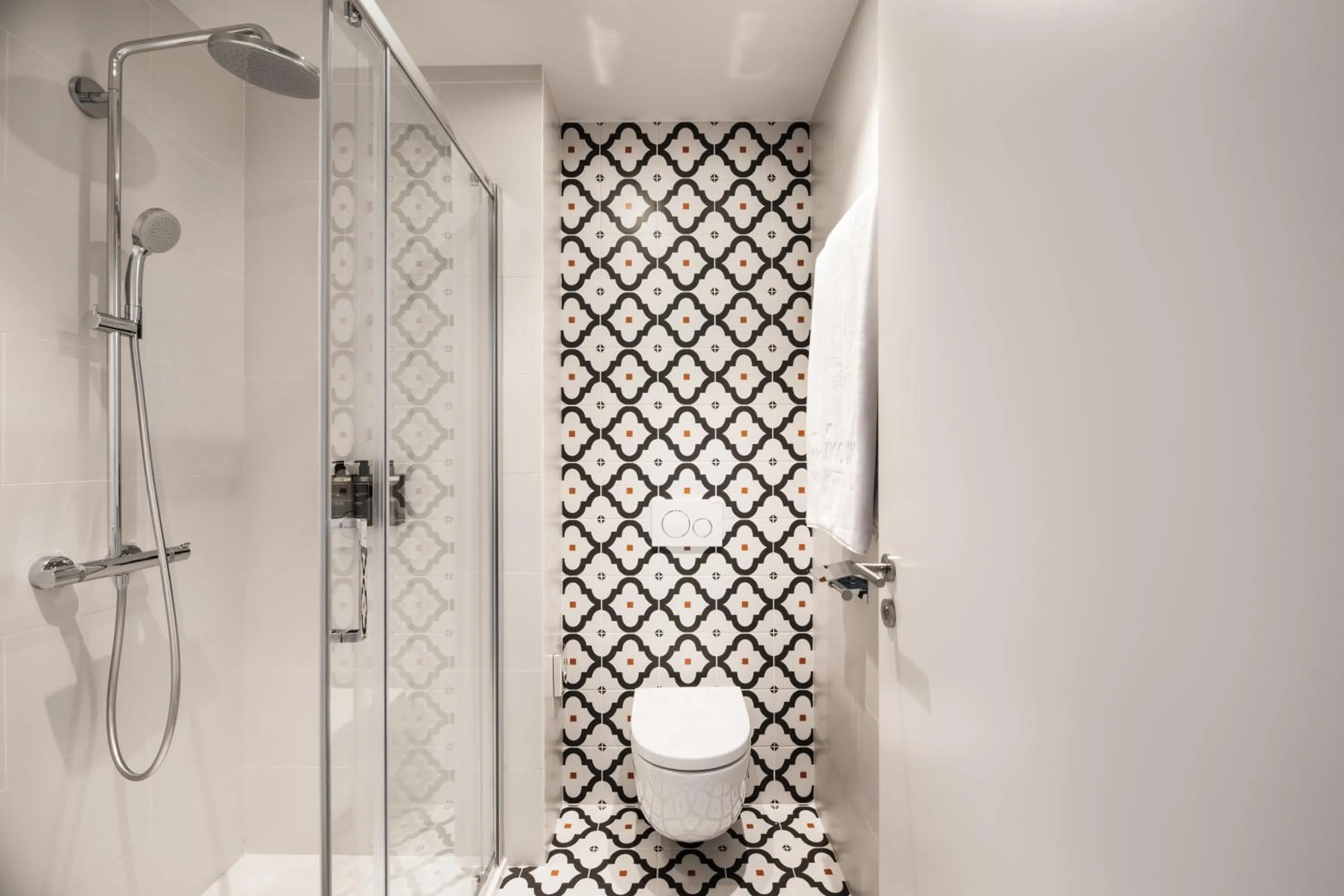 Shower in Ikonik Lisboa