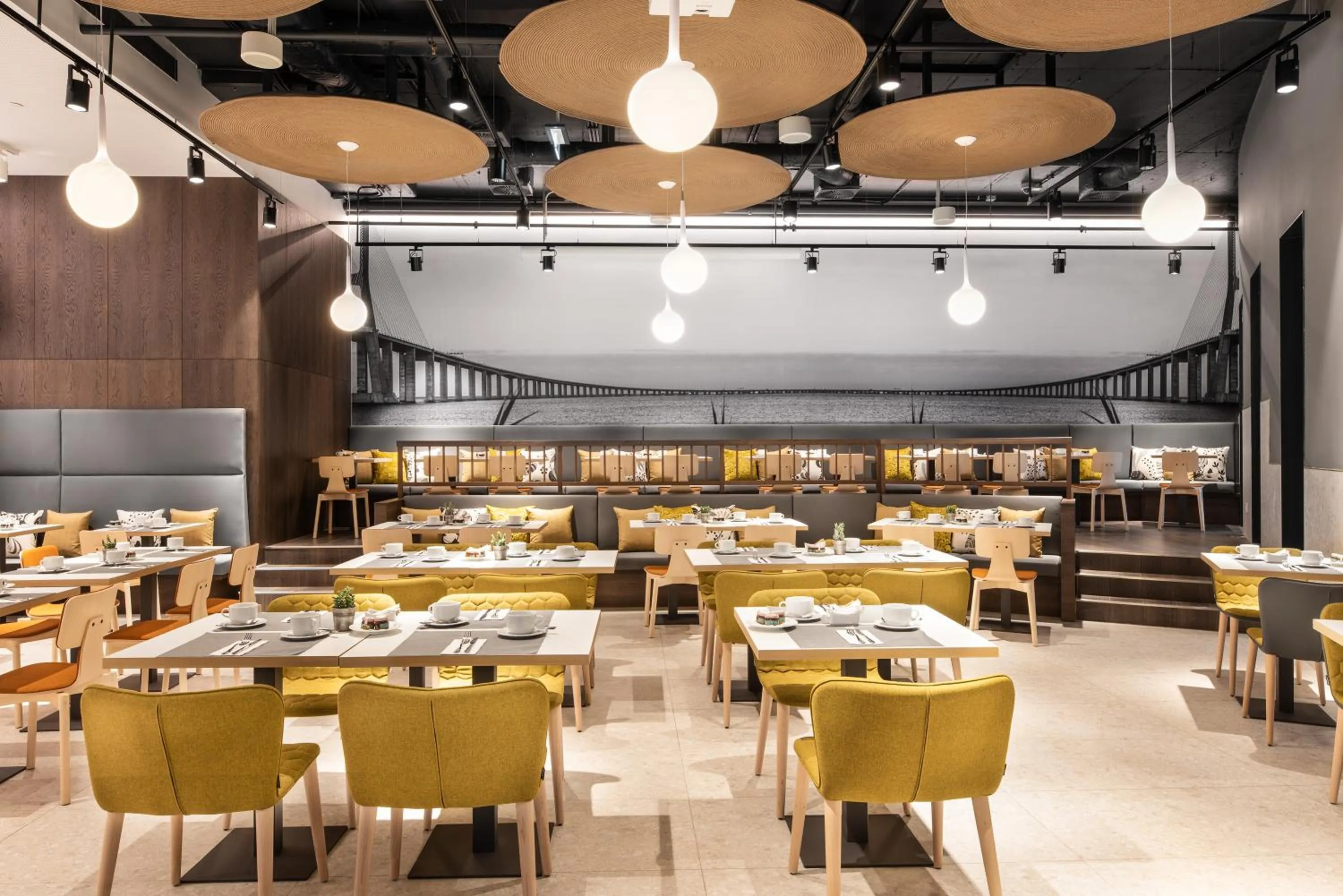 Restaurant/places to eat in Ikonik Lisboa