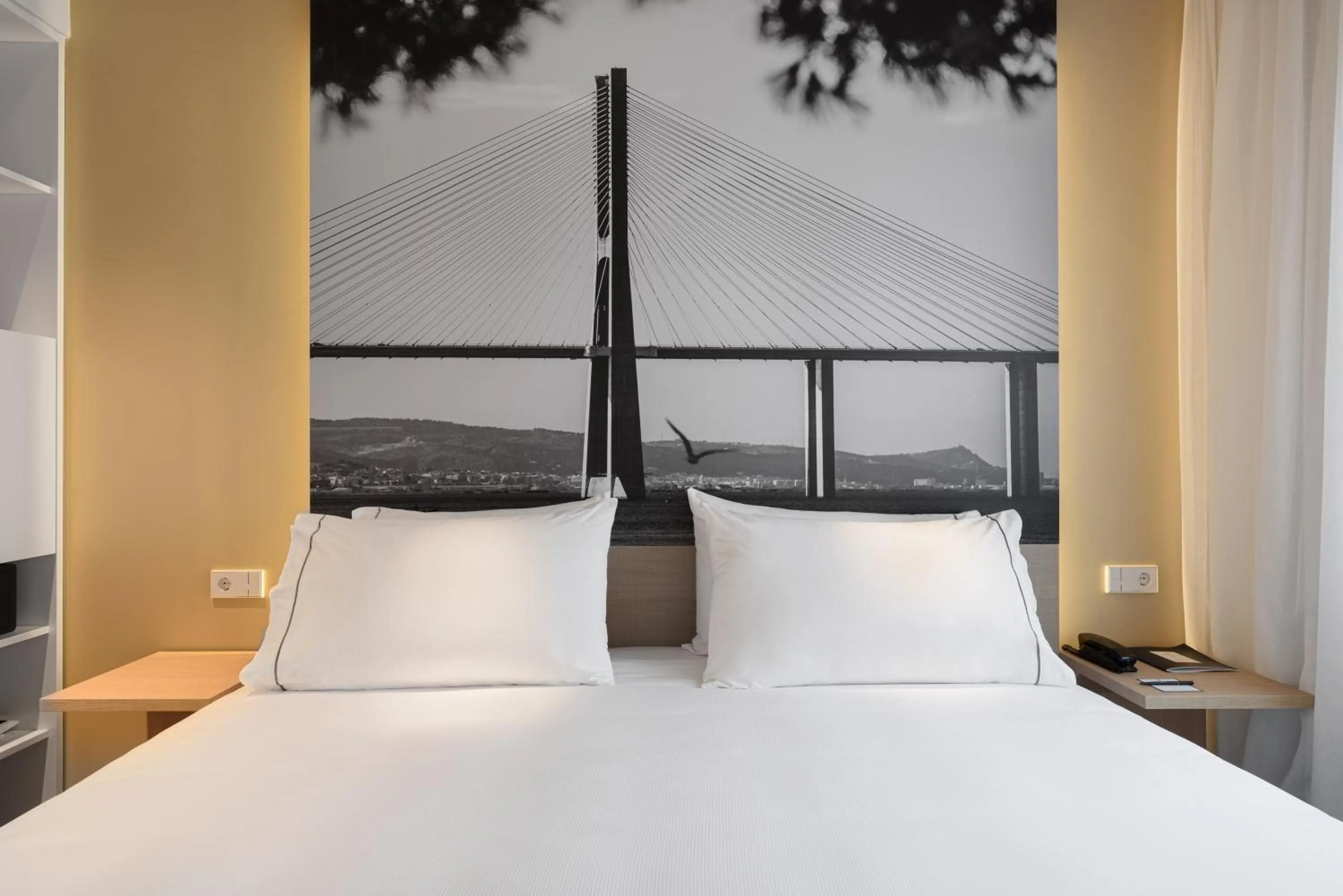 Bed in Ikonik Lisboa