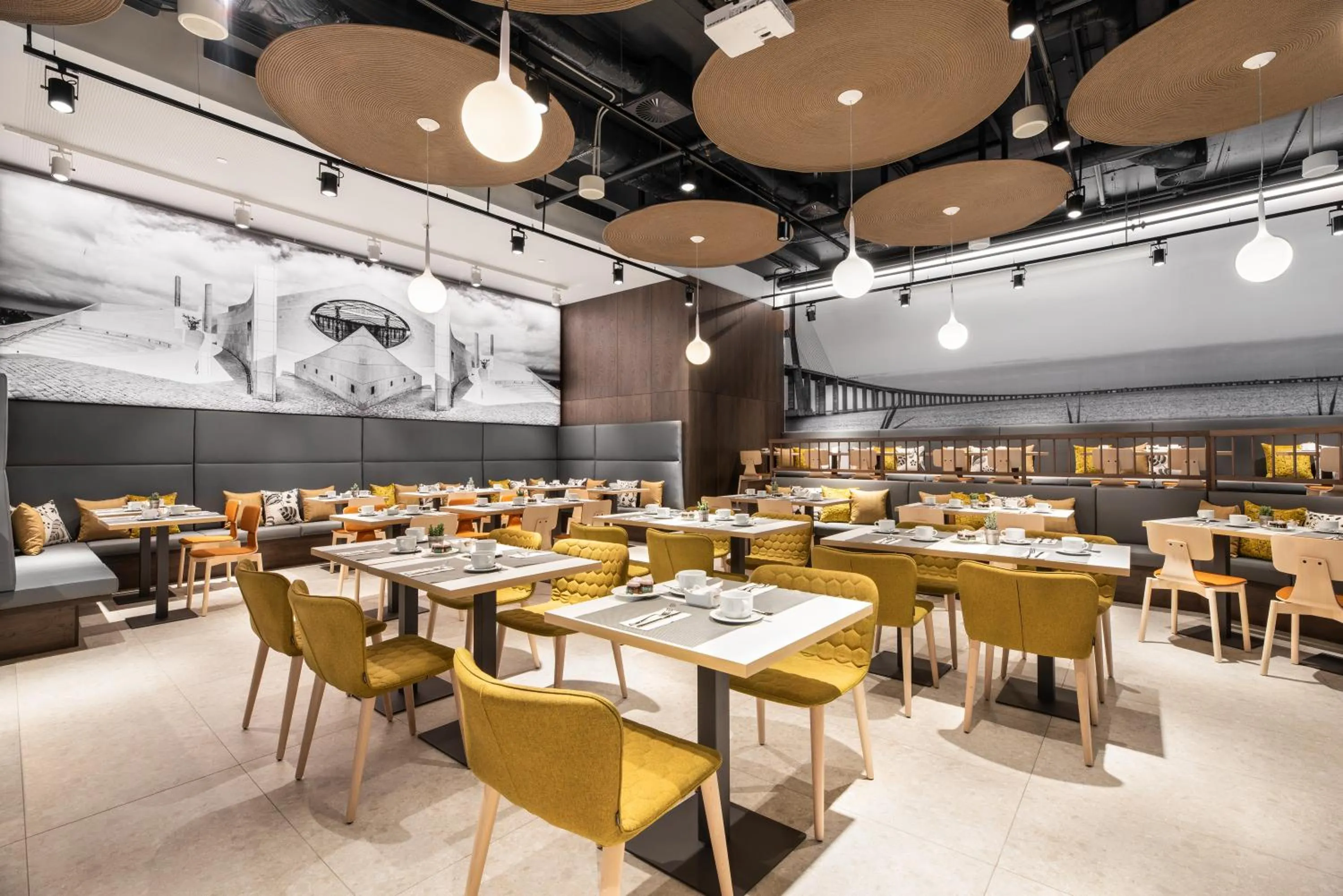 Restaurant/places to eat in Ikonik Lisboa