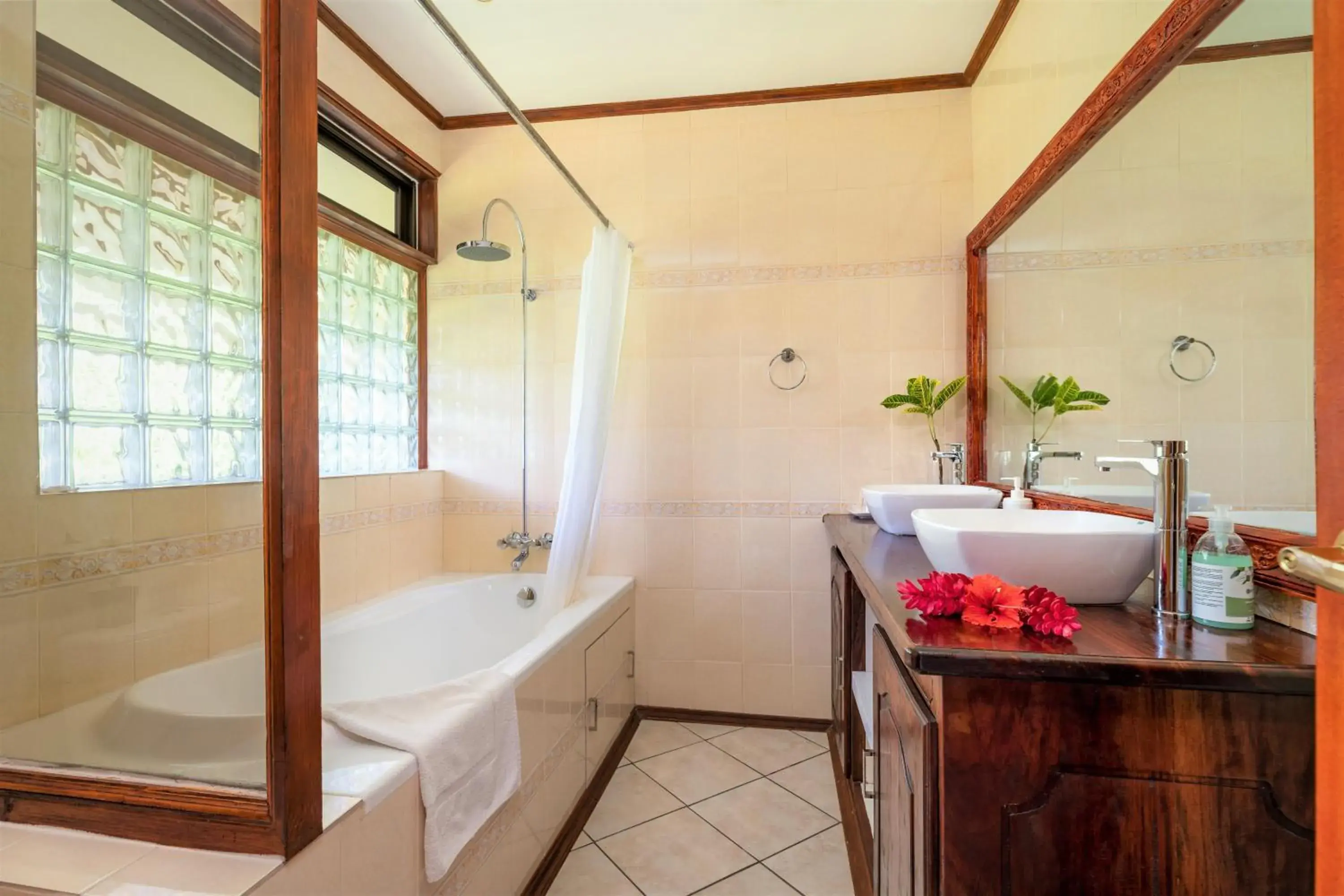 Deluxe Room in Carana Hilltop Villa Seychelles Deluxe Room in Carana Hilltop Villa Seychelles