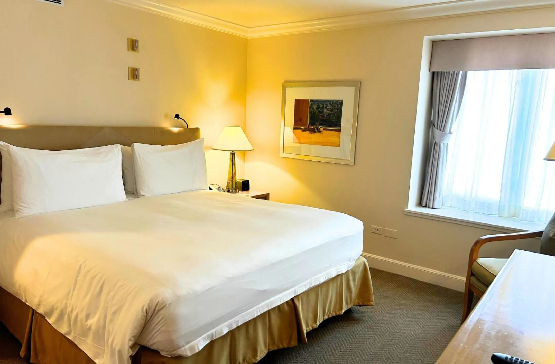 acessibility, Bed in Taj Campton Place