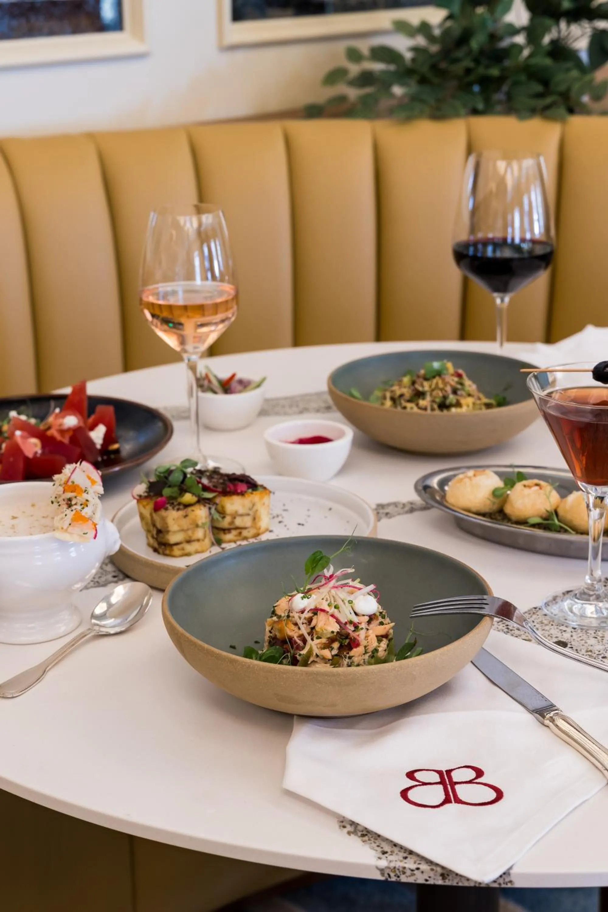 Restaurant/places to eat in Taj Campton Place