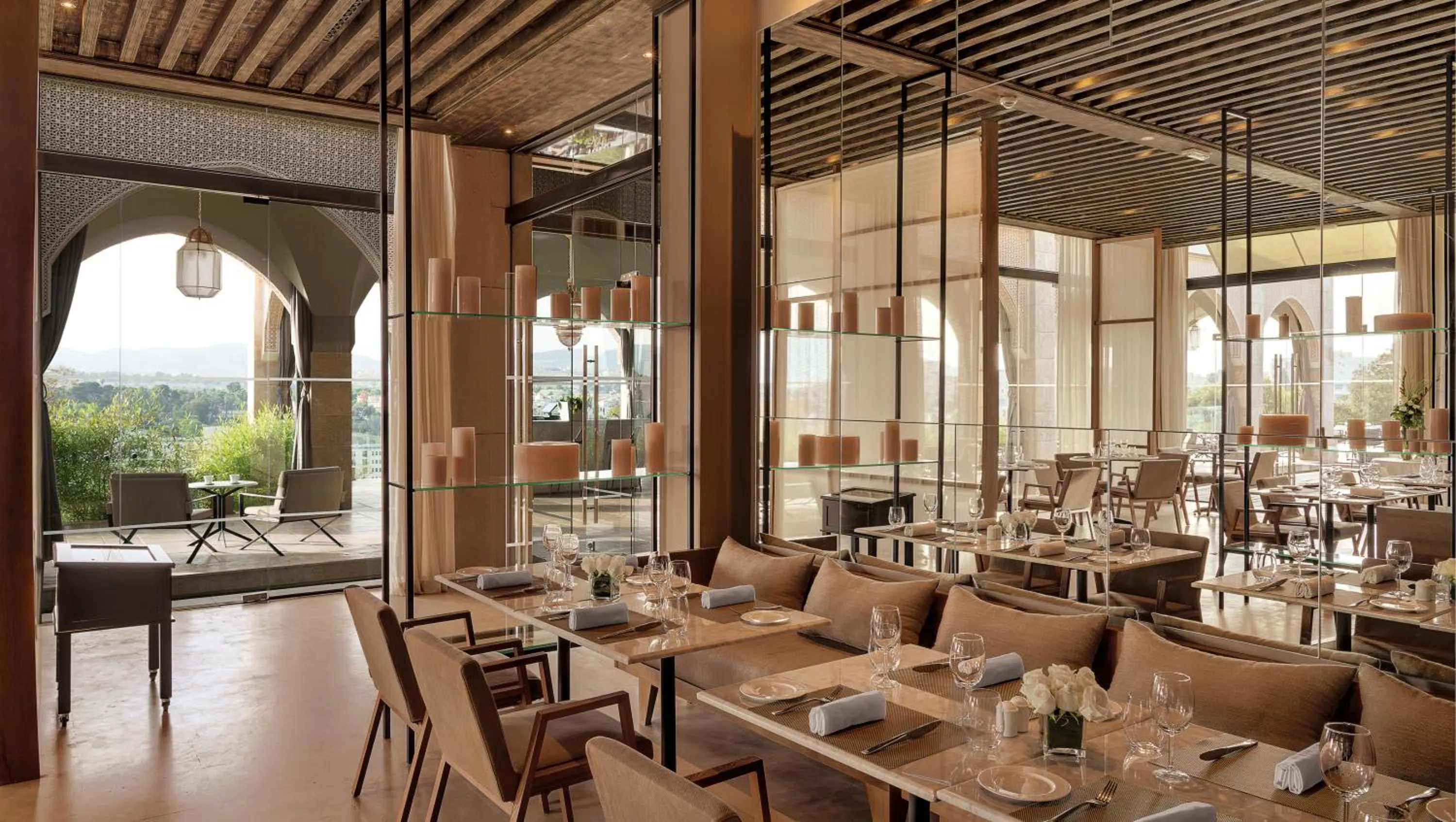 Restaurant/places to eat in Hotel Sahrai