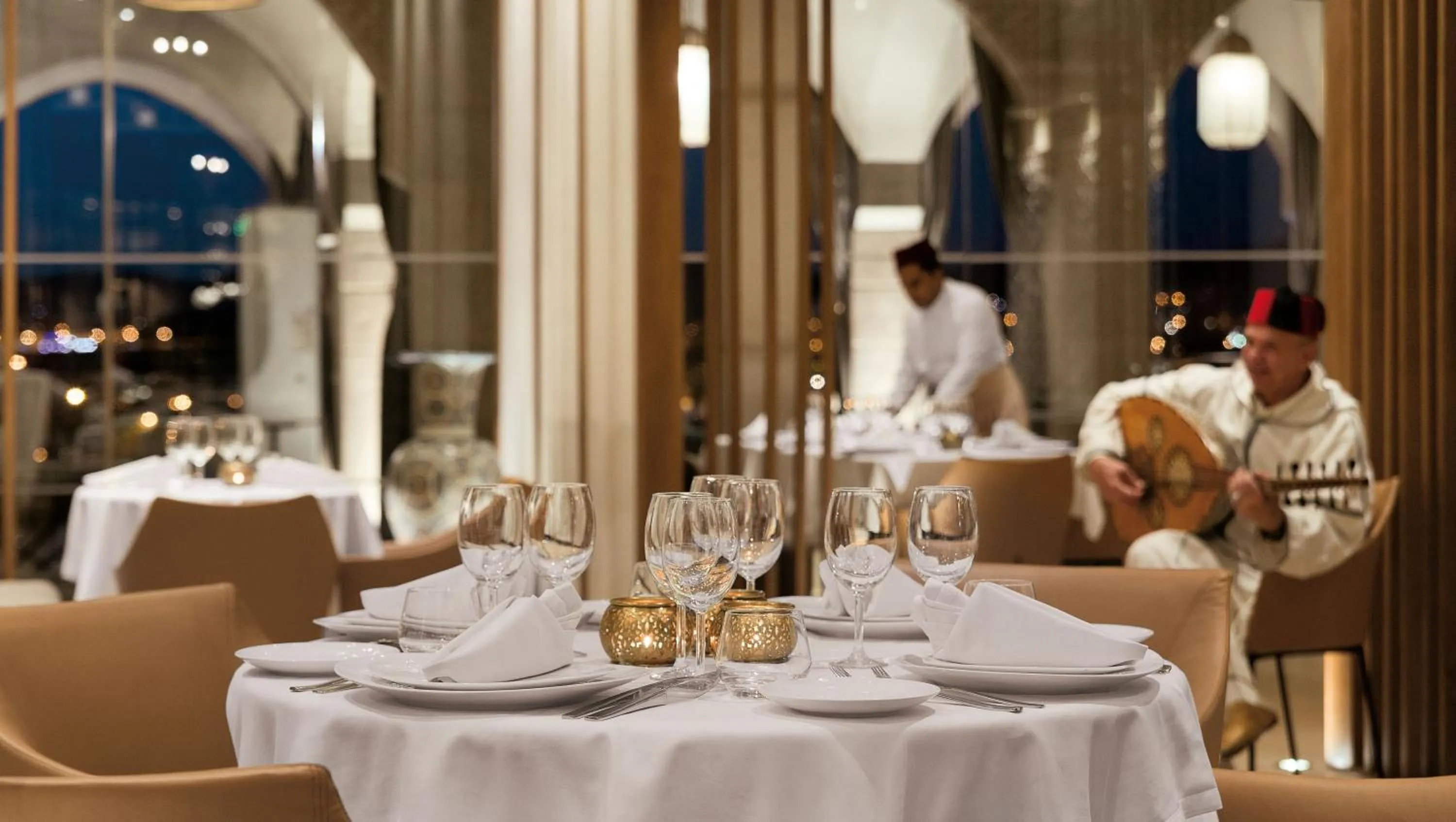 Restaurant/places to eat in Hotel Sahrai