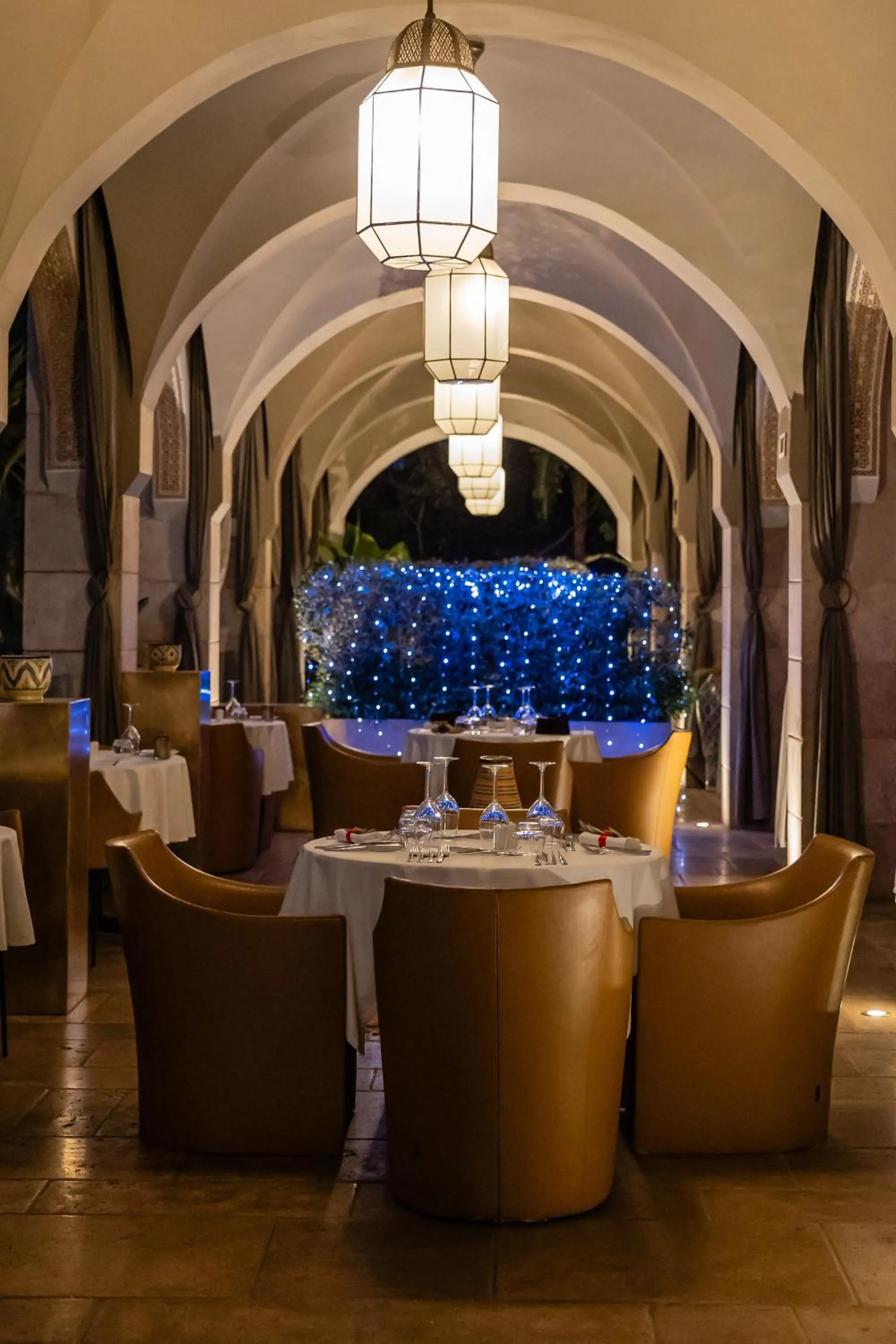 Restaurant/places to eat in Hotel Sahrai