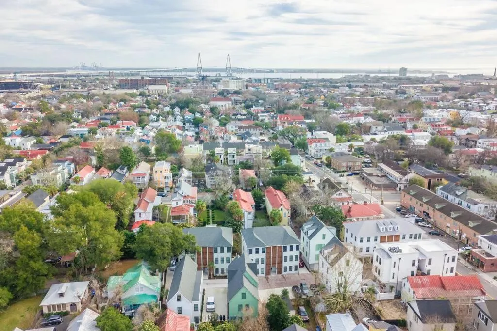 The Santee Suite at 122 Spring