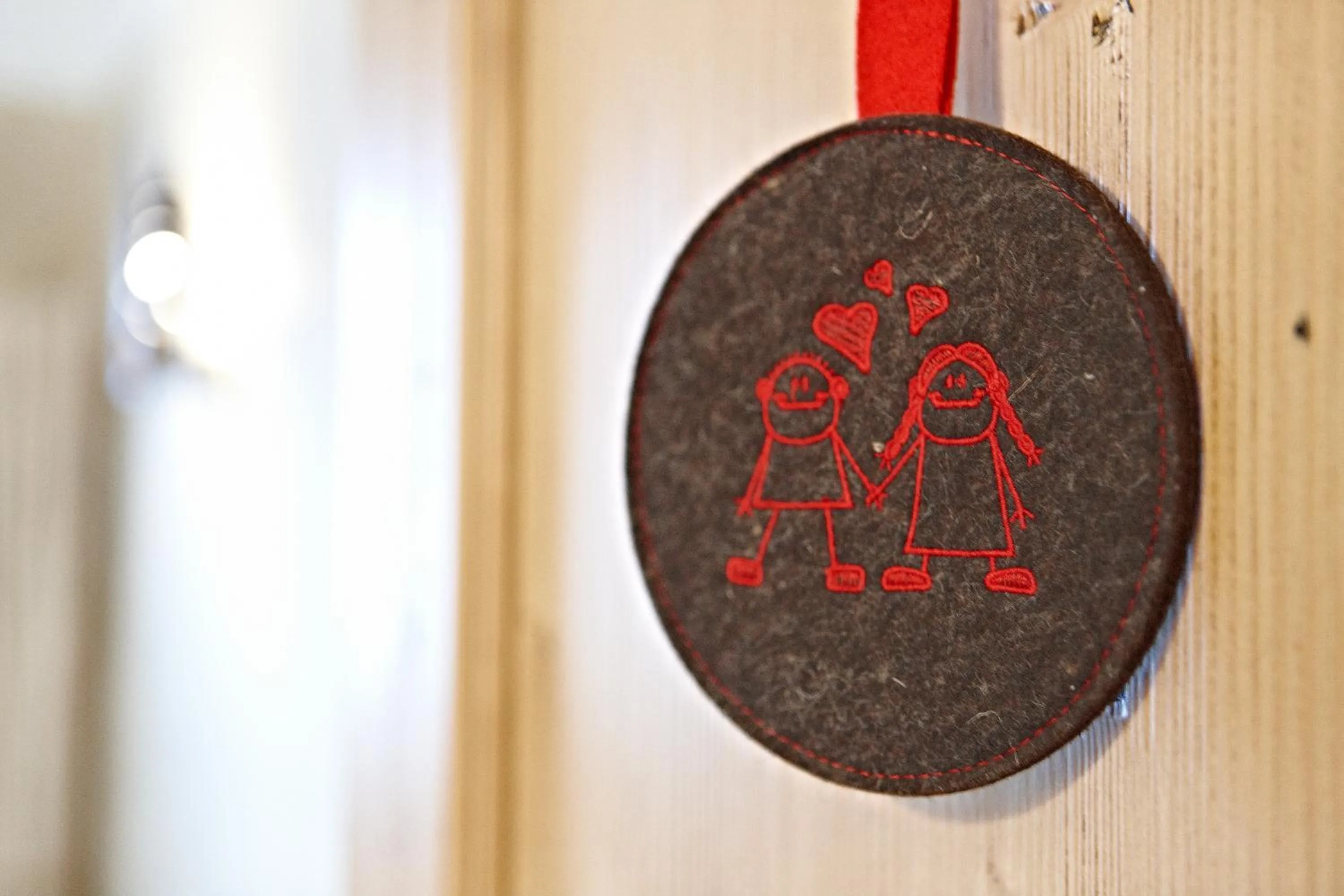 Property logo or sign in Staudacherhof in Garmisch-Partenkirchen I Blick aufs Zugspitzmassiv I einzigartige Bayurvida Küche