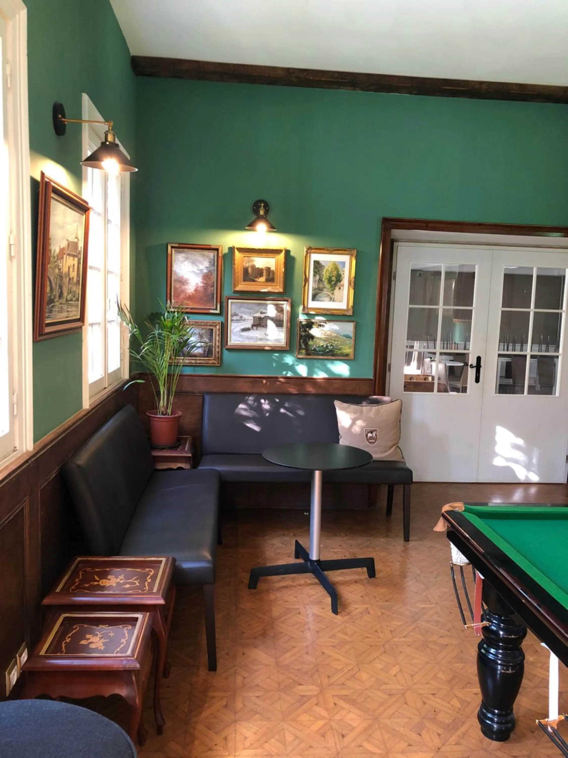Billiard in Hôtel D’Artiste