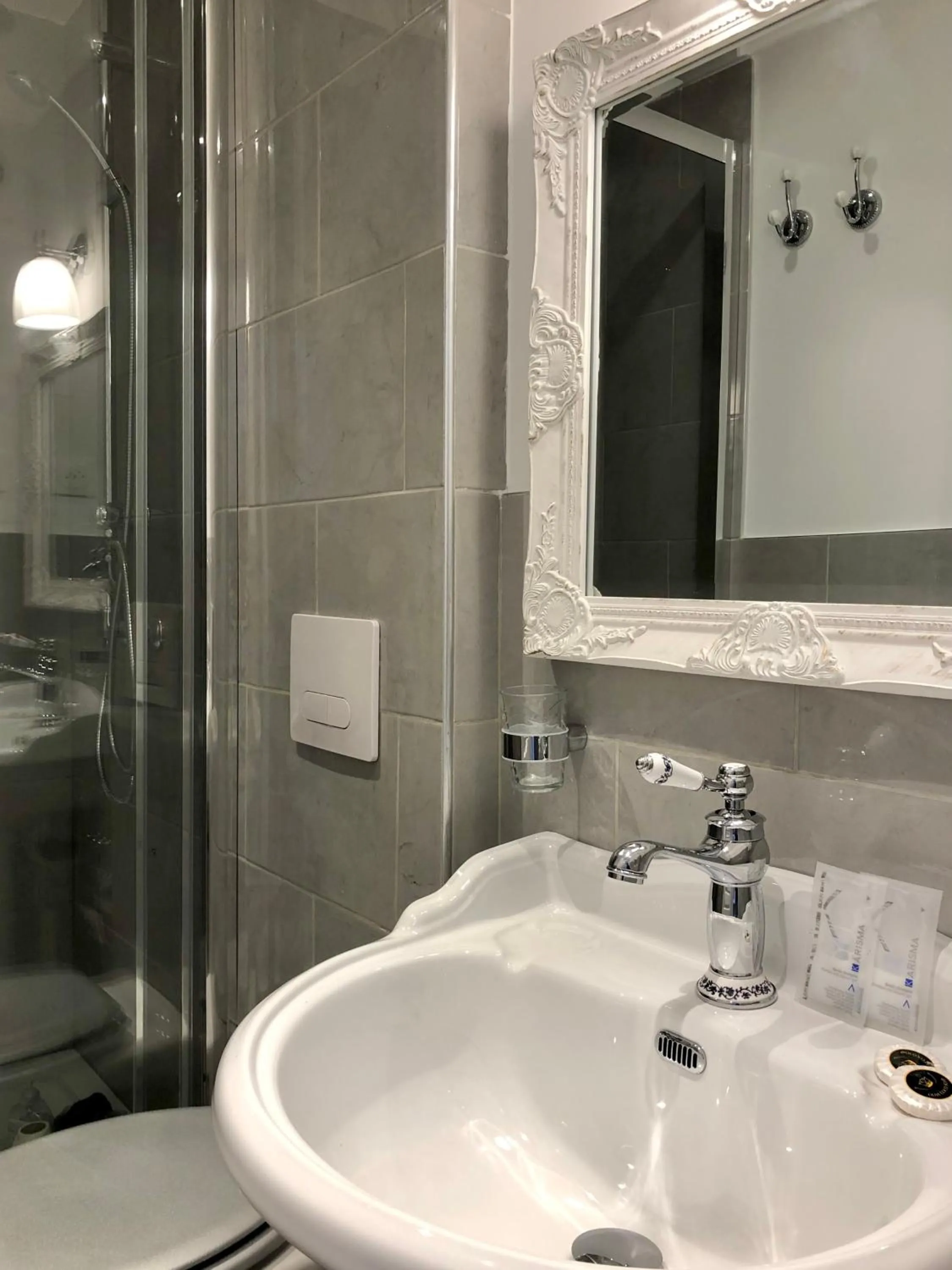 Bathroom in Hôtel D’Artiste