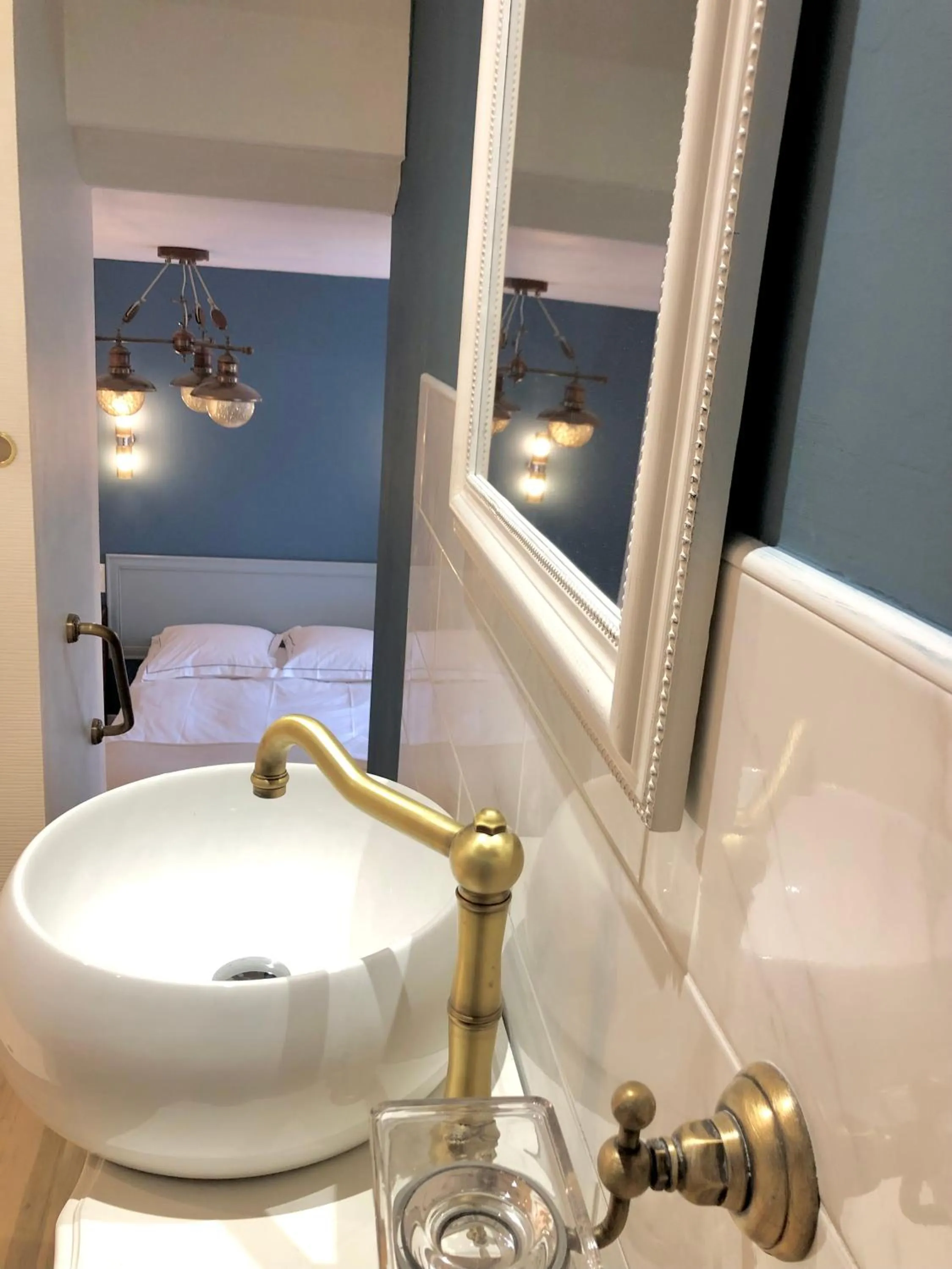 Bathroom in Hôtel D’Artiste