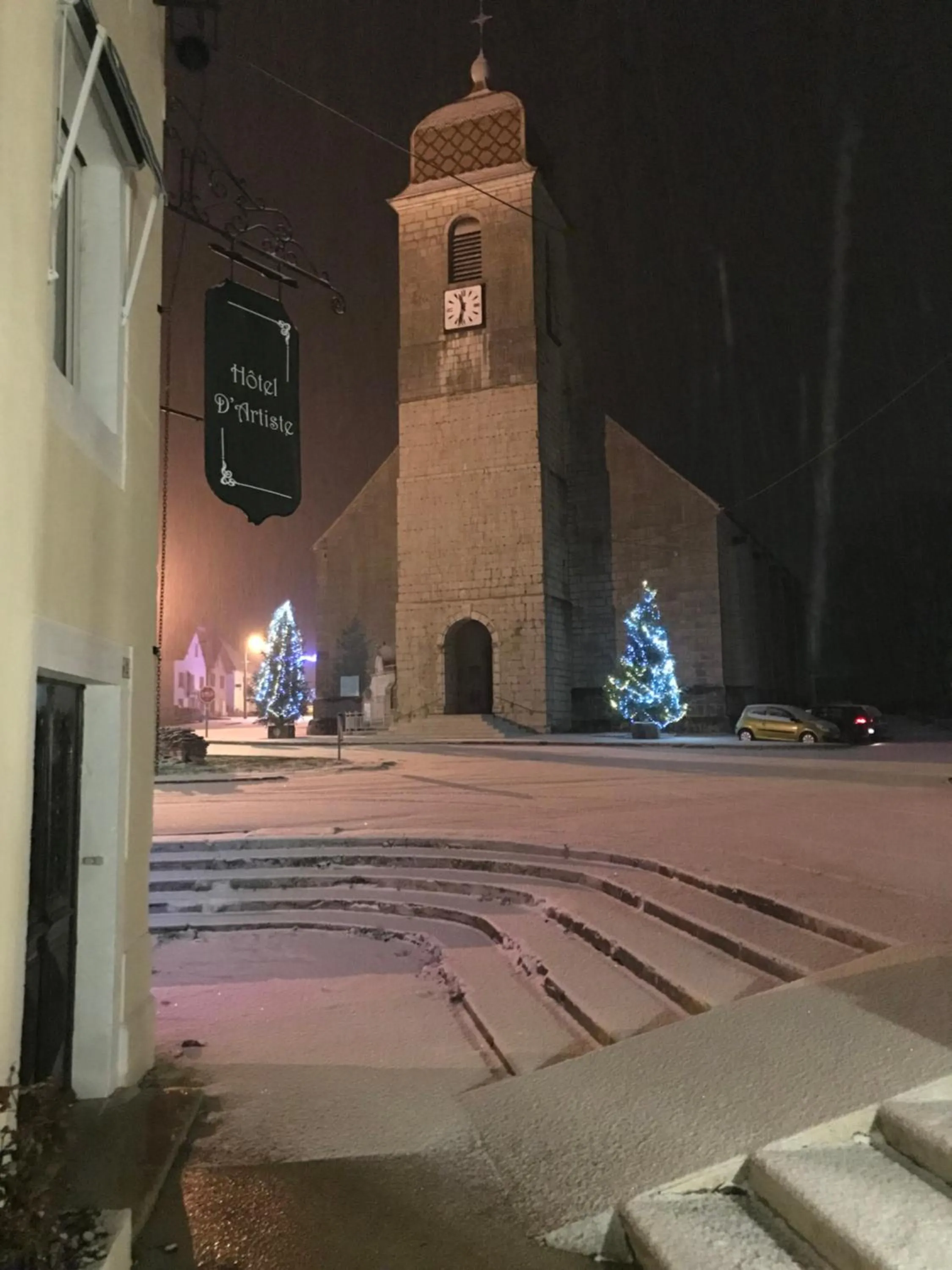 Facade/entrance in Hôtel D’Artiste