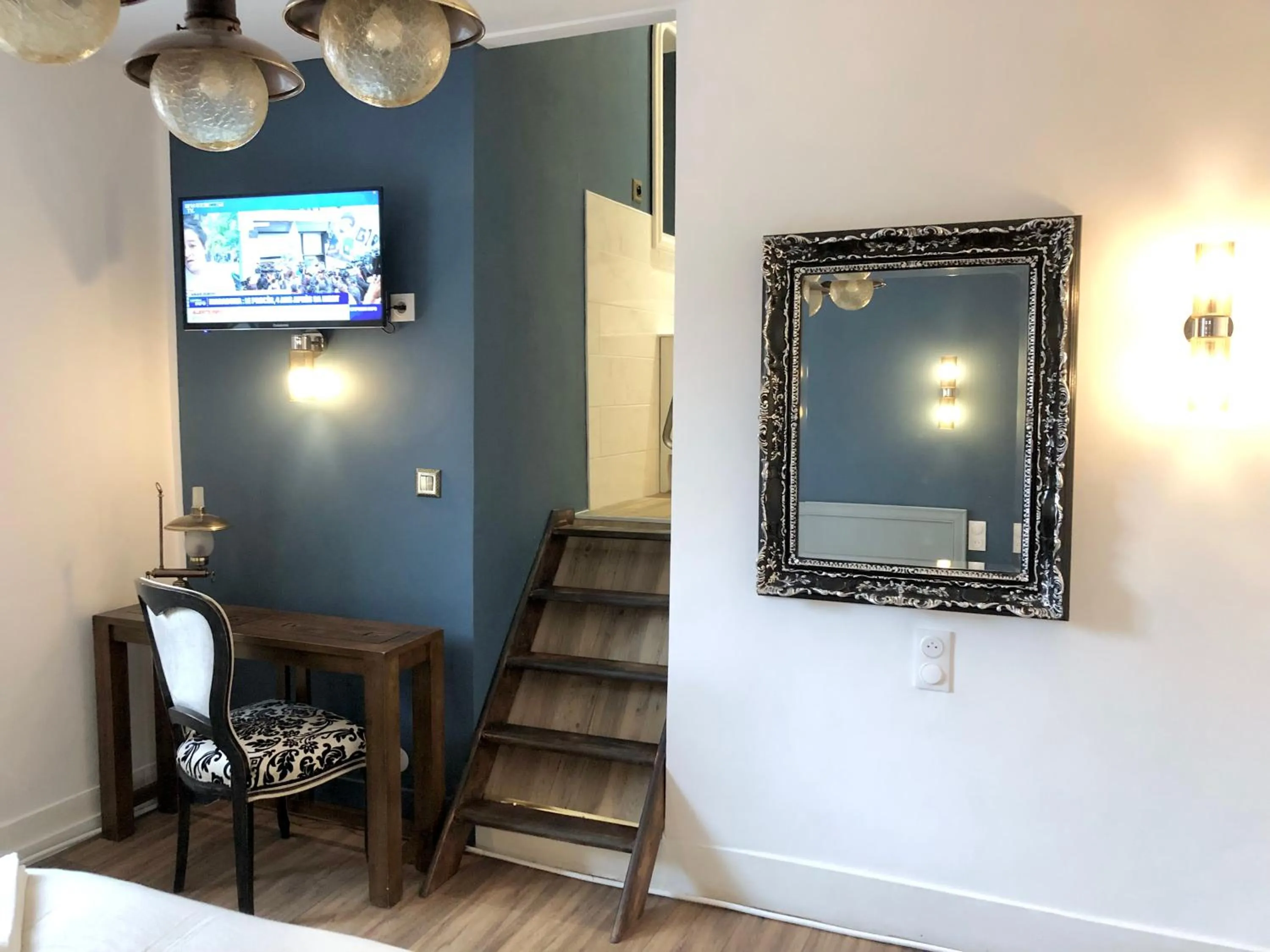 TV and multimedia in Hôtel D’Artiste