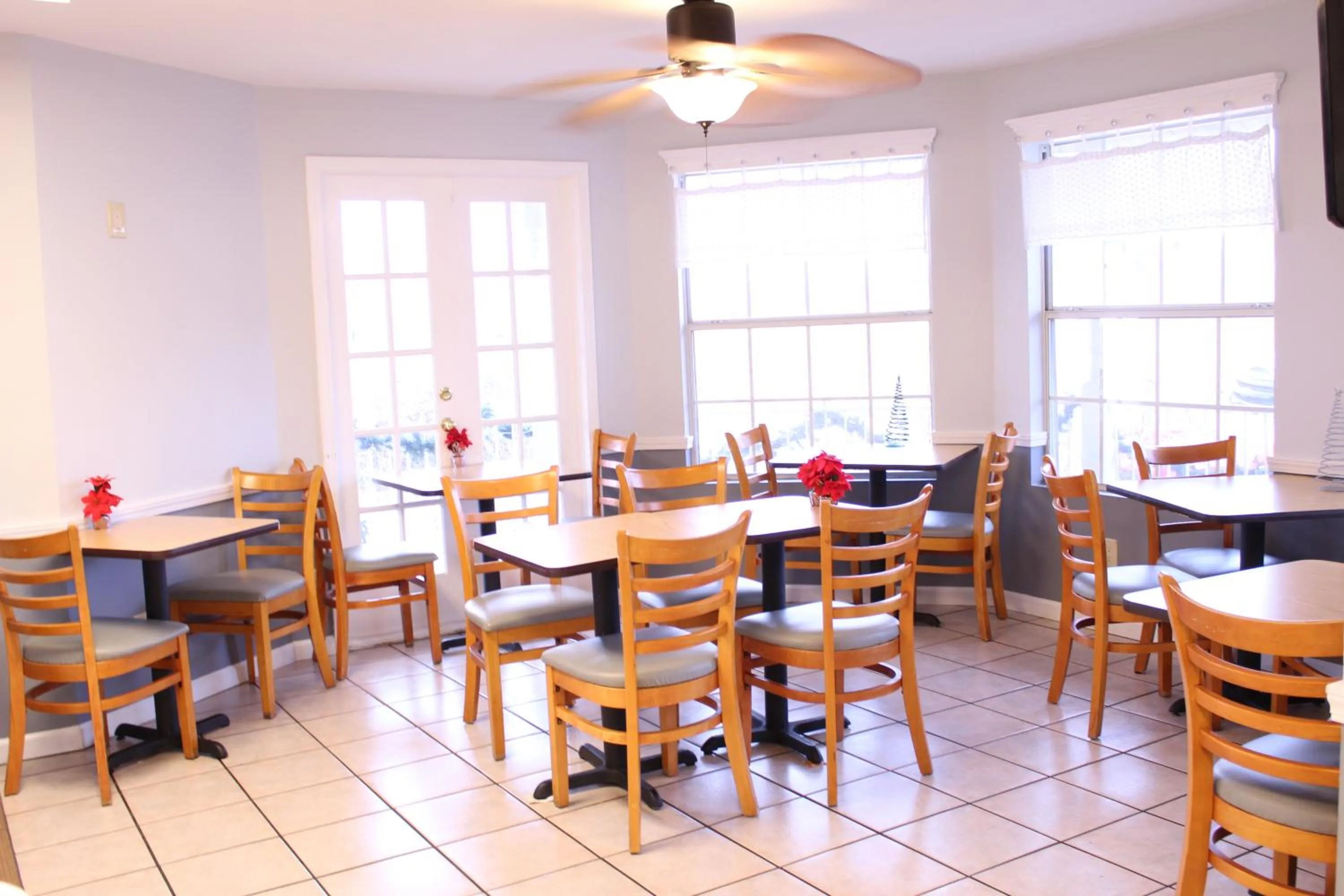 Breakfast in Gazebo Inn