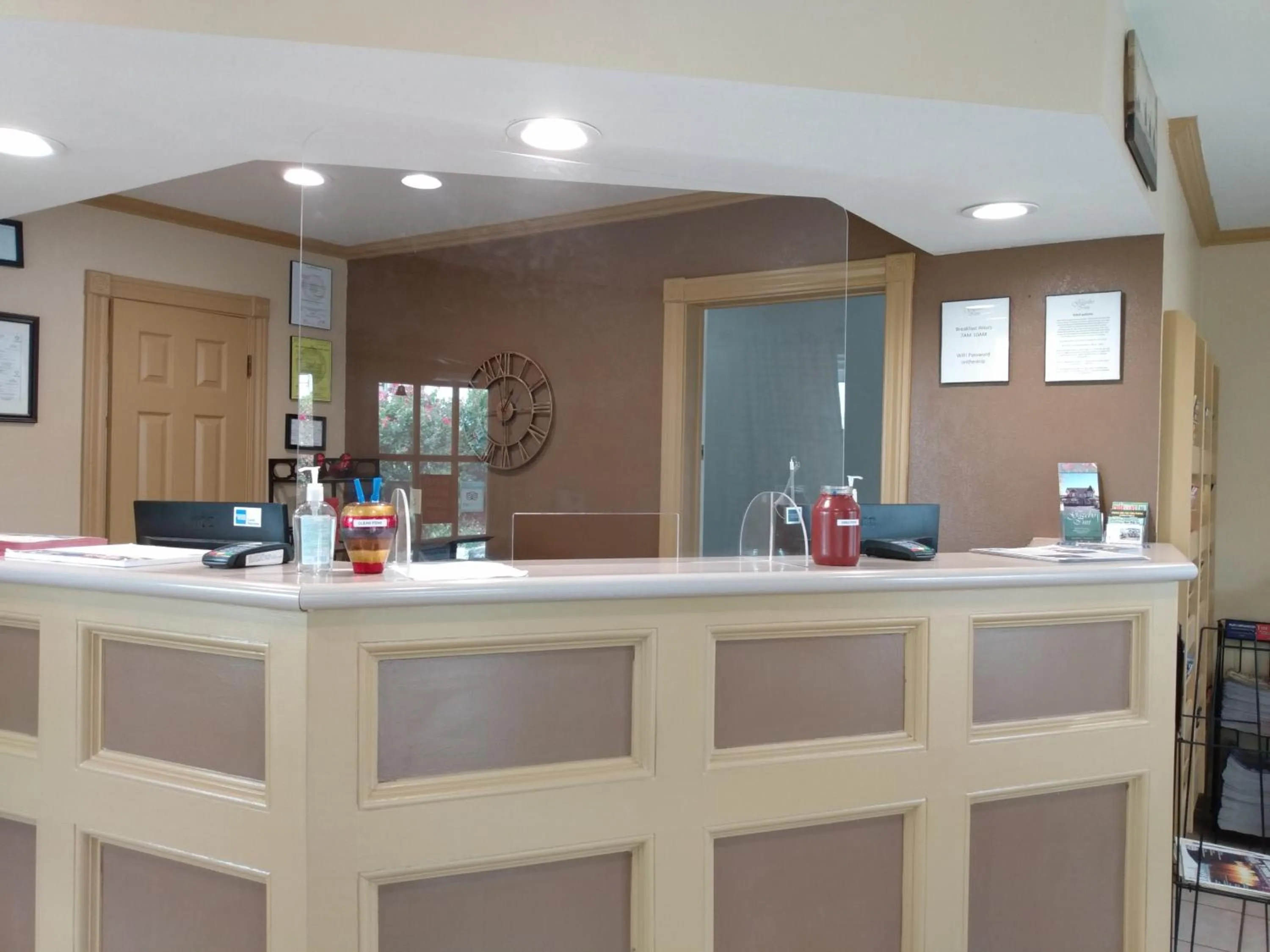 Lobby or reception in Gazebo Inn