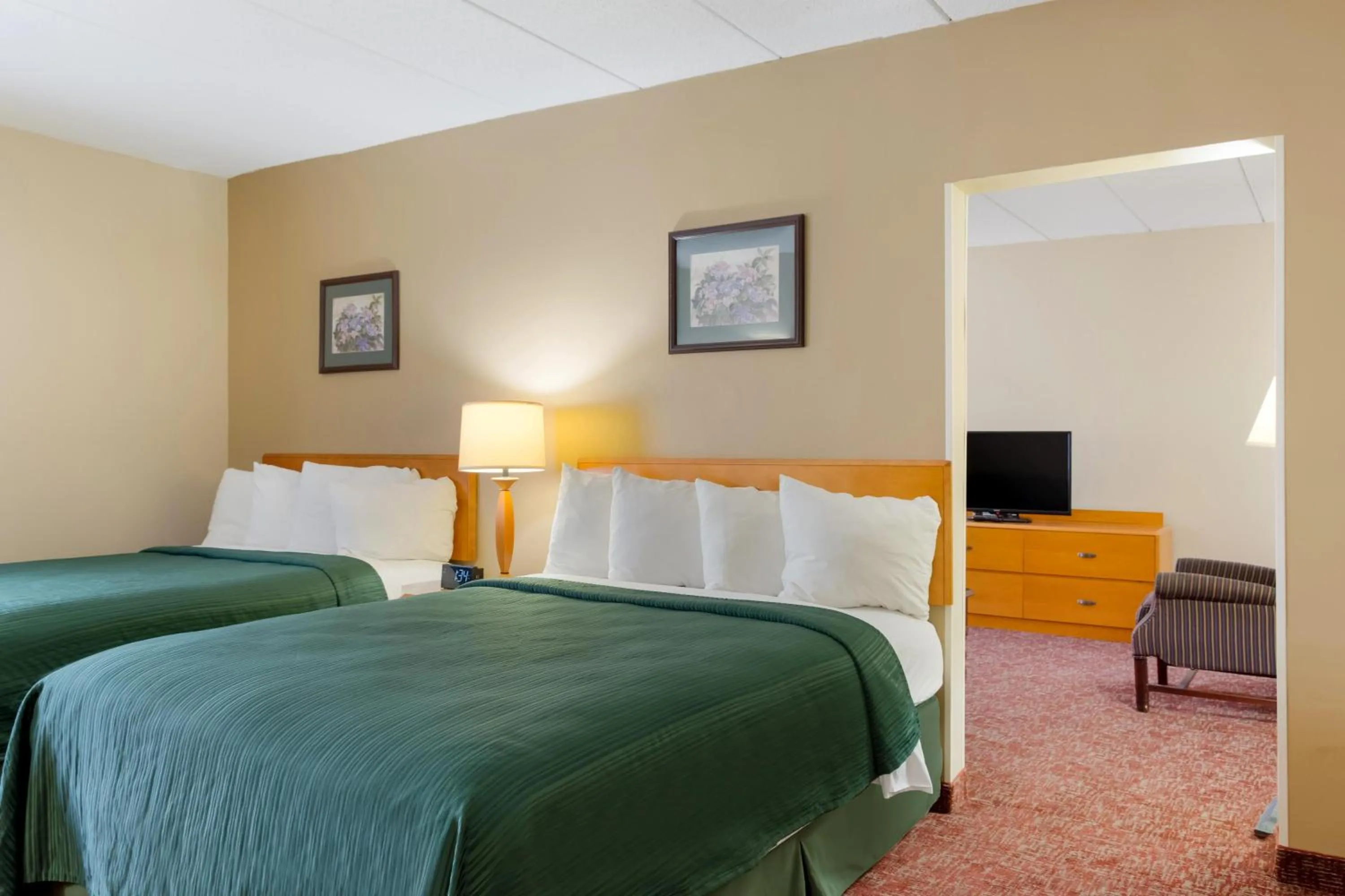 Bedroom, Bed in All Seasons Inn & Suites Smithfield Providence