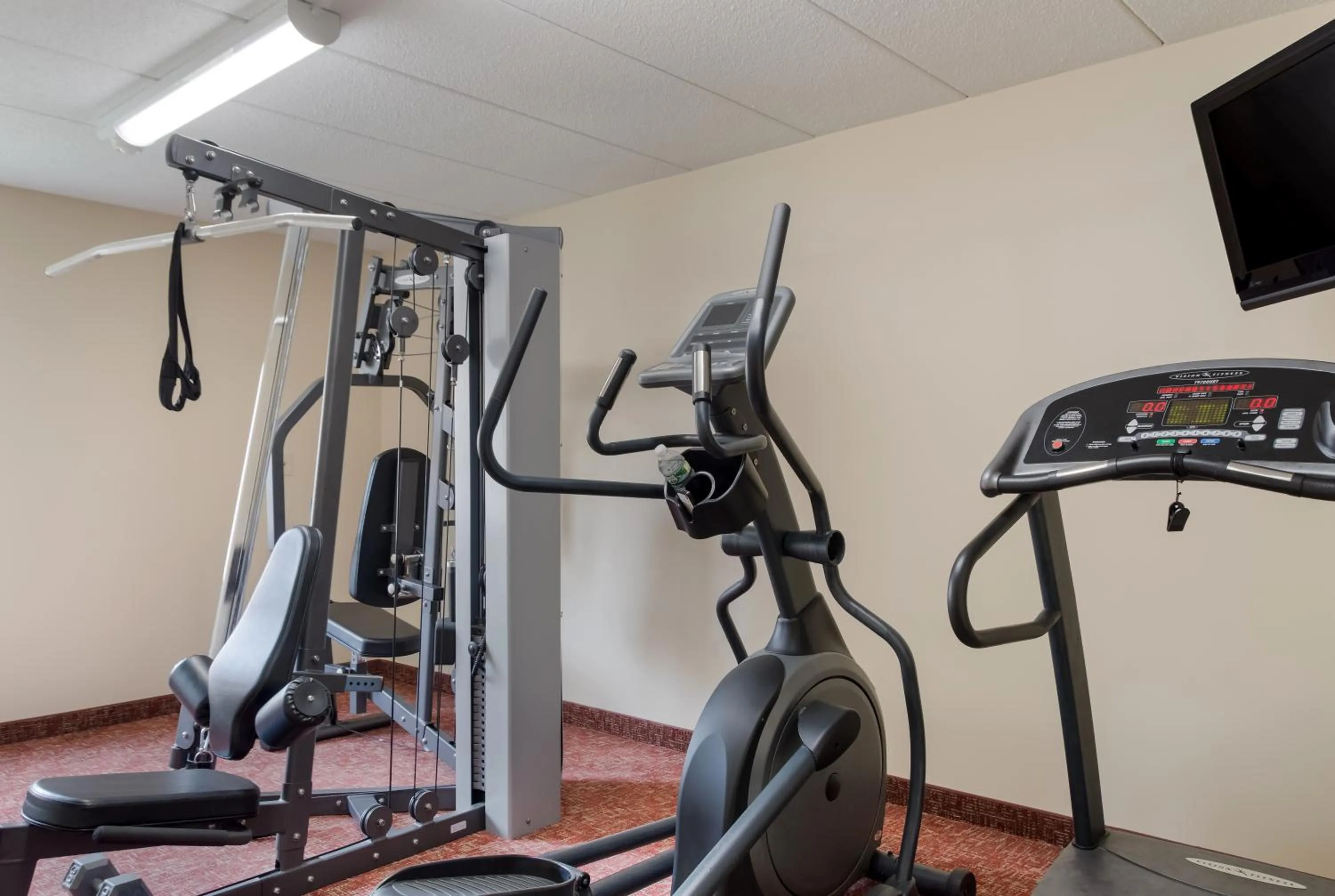 Fitness centre/facilities in All Seasons Inn & Suites Smithfield Providence