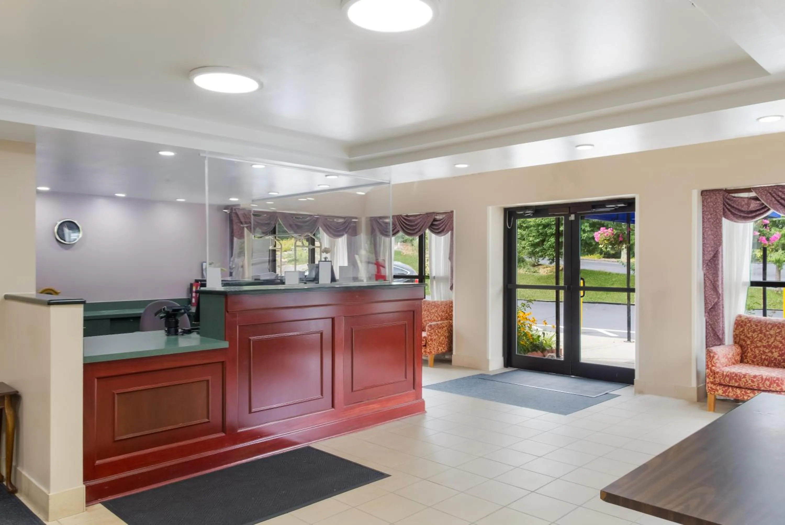 Lobby or reception in All Seasons Inn & Suites Smithfield Providence