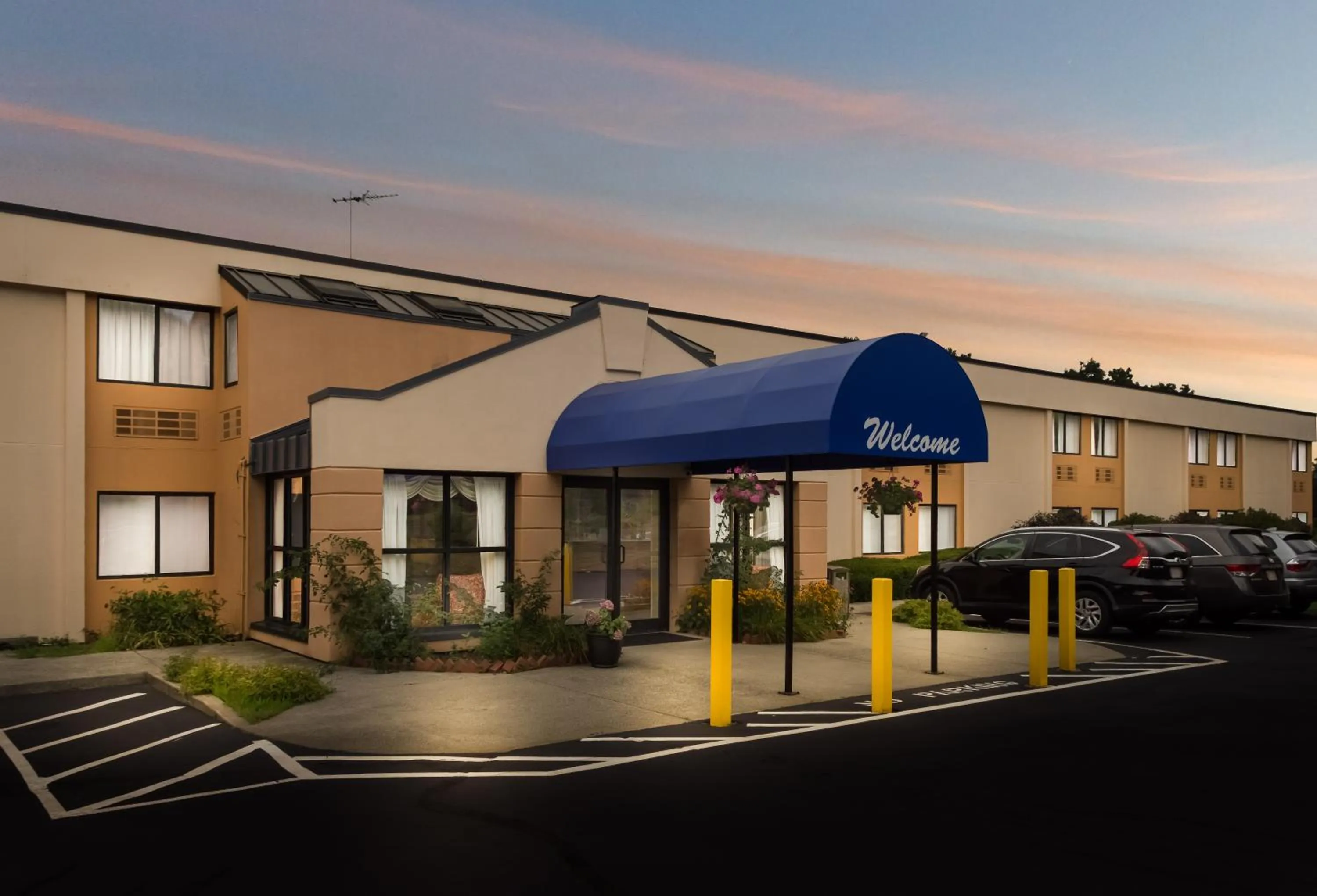 Property building in All Seasons Inn & Suites Smithfield Providence