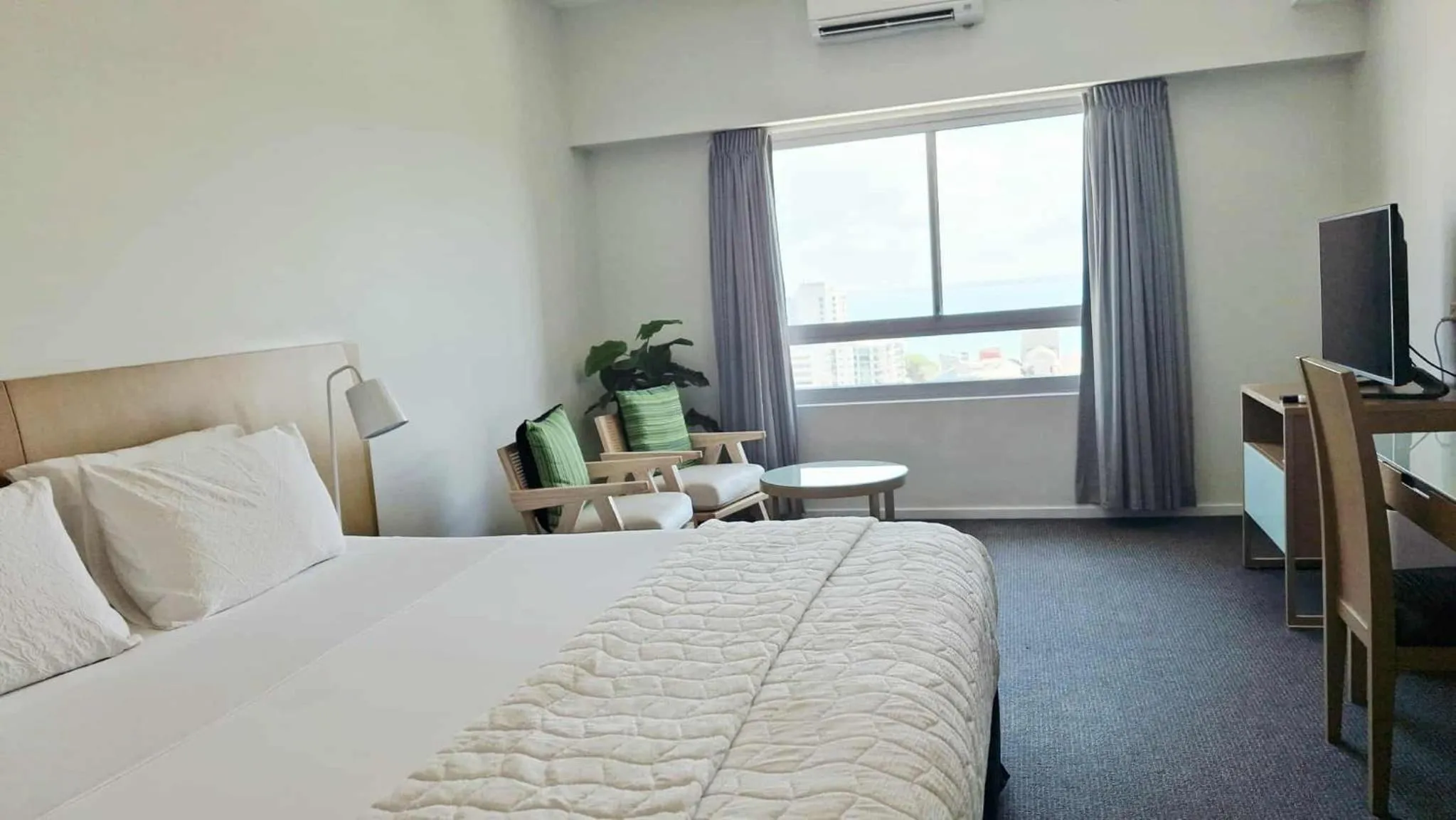 Bed in Darwin Harbour Suites