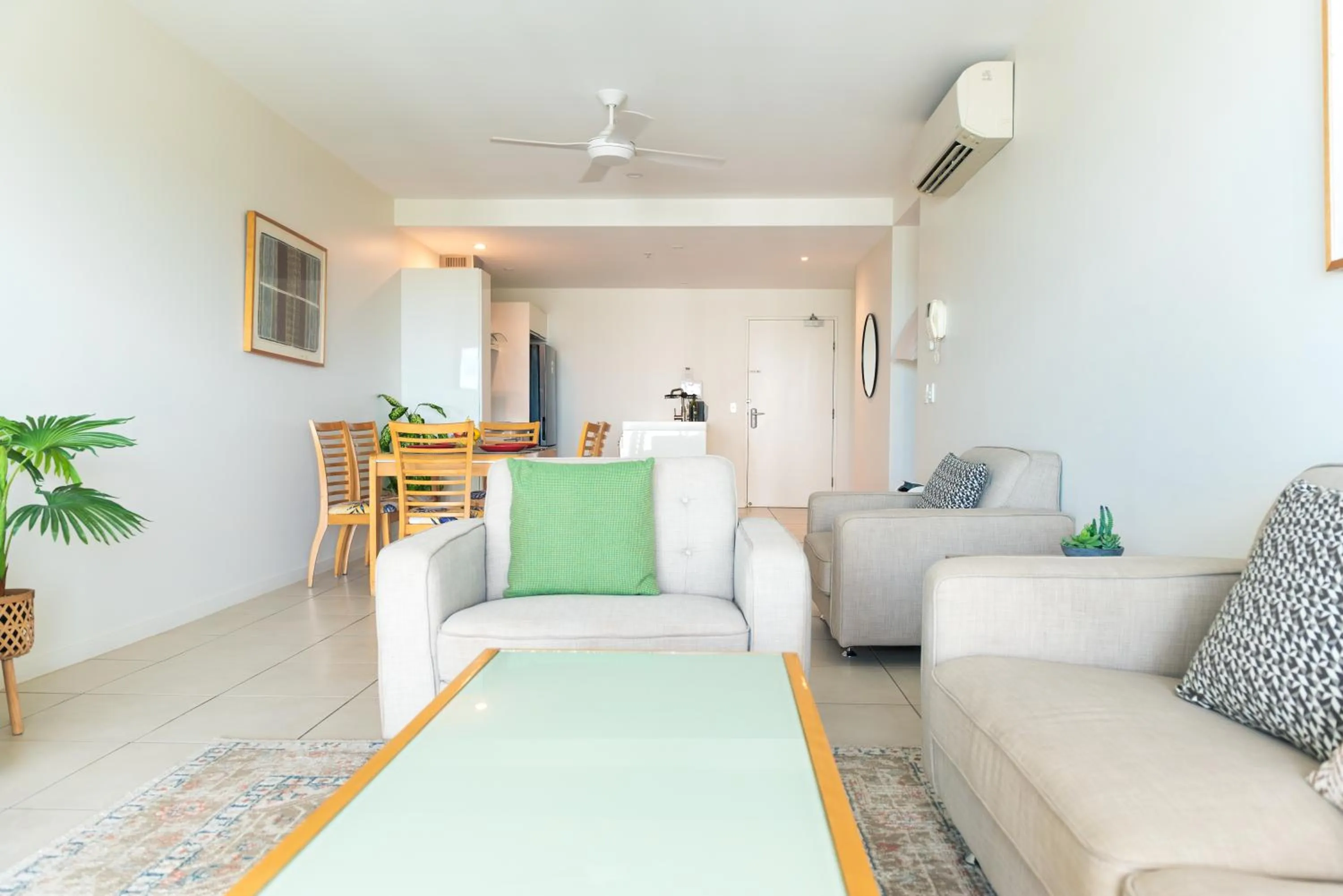 Photo of the whole room in Darwin Harbour Suites