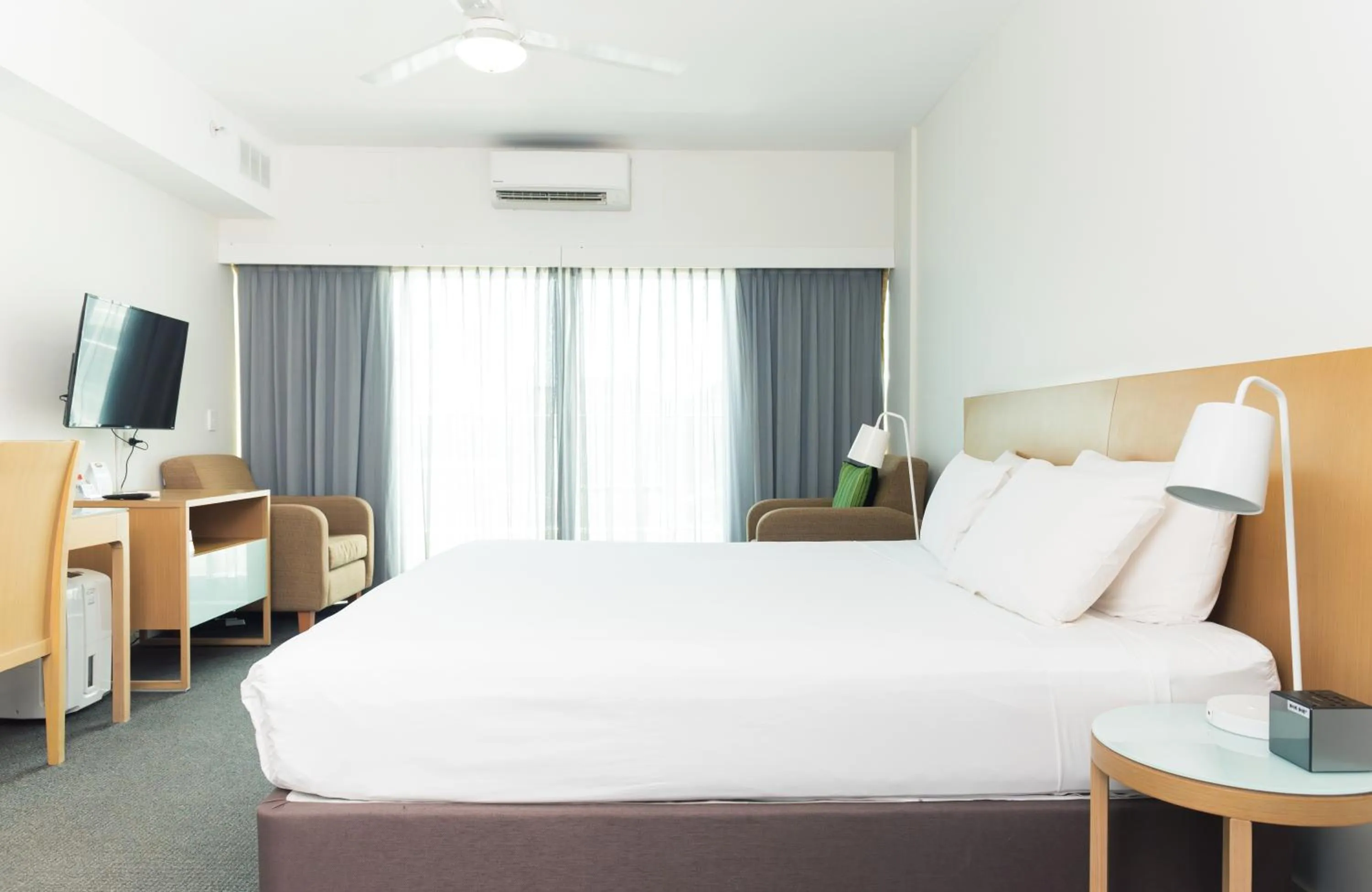 Bed in Darwin Harbour Suites