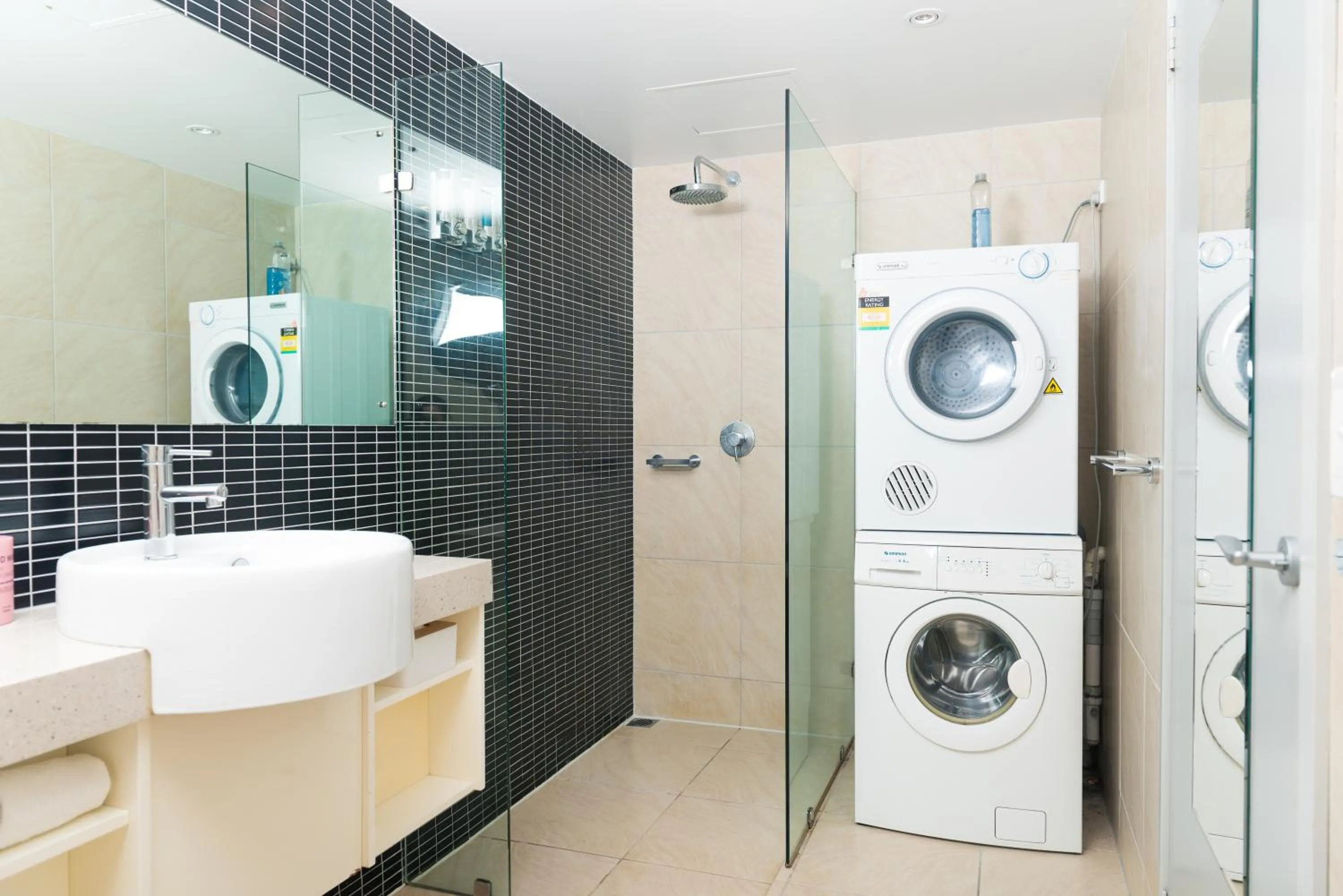 washing machine in Darwin Harbour Suites