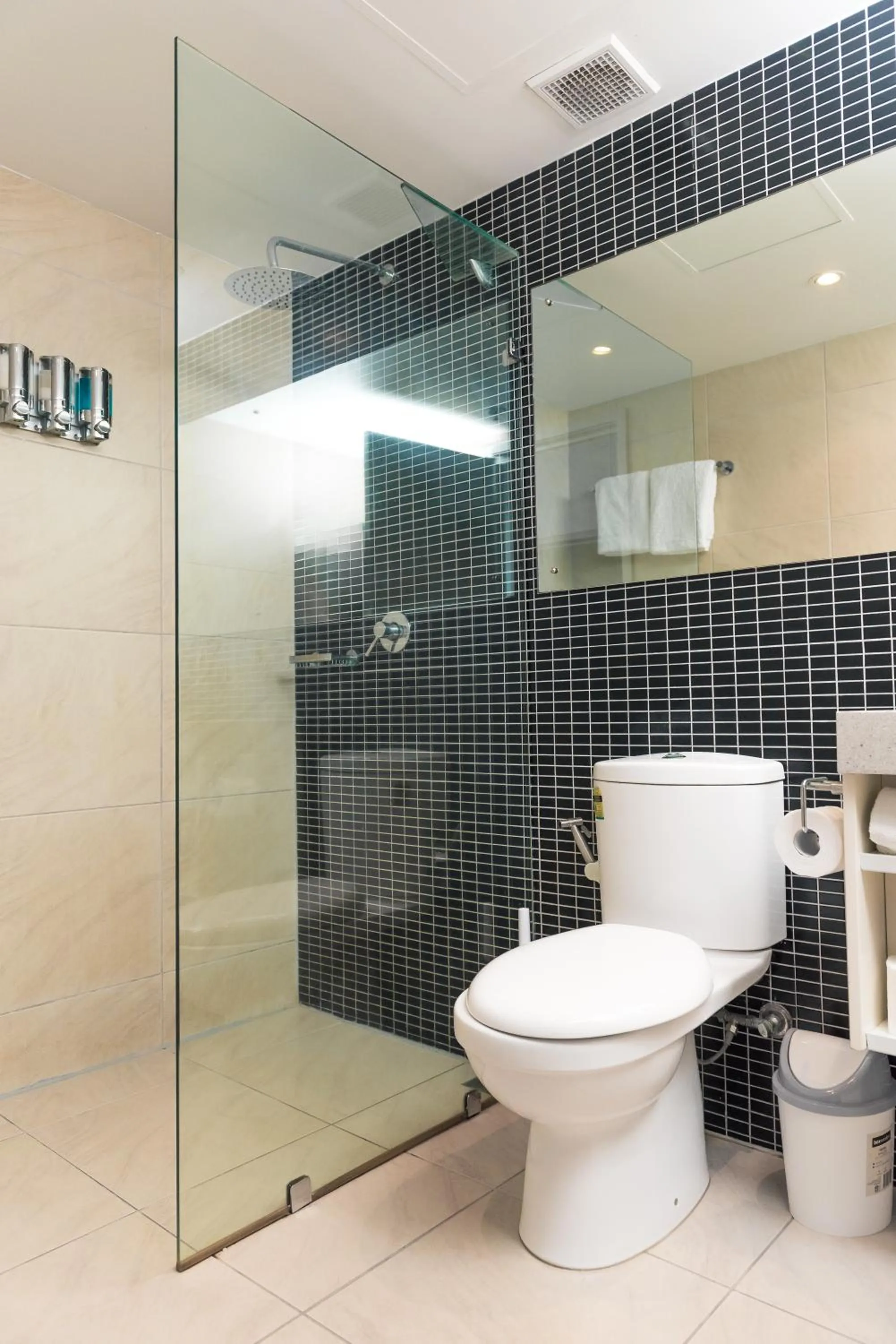 Toilet in Darwin Harbour Suites