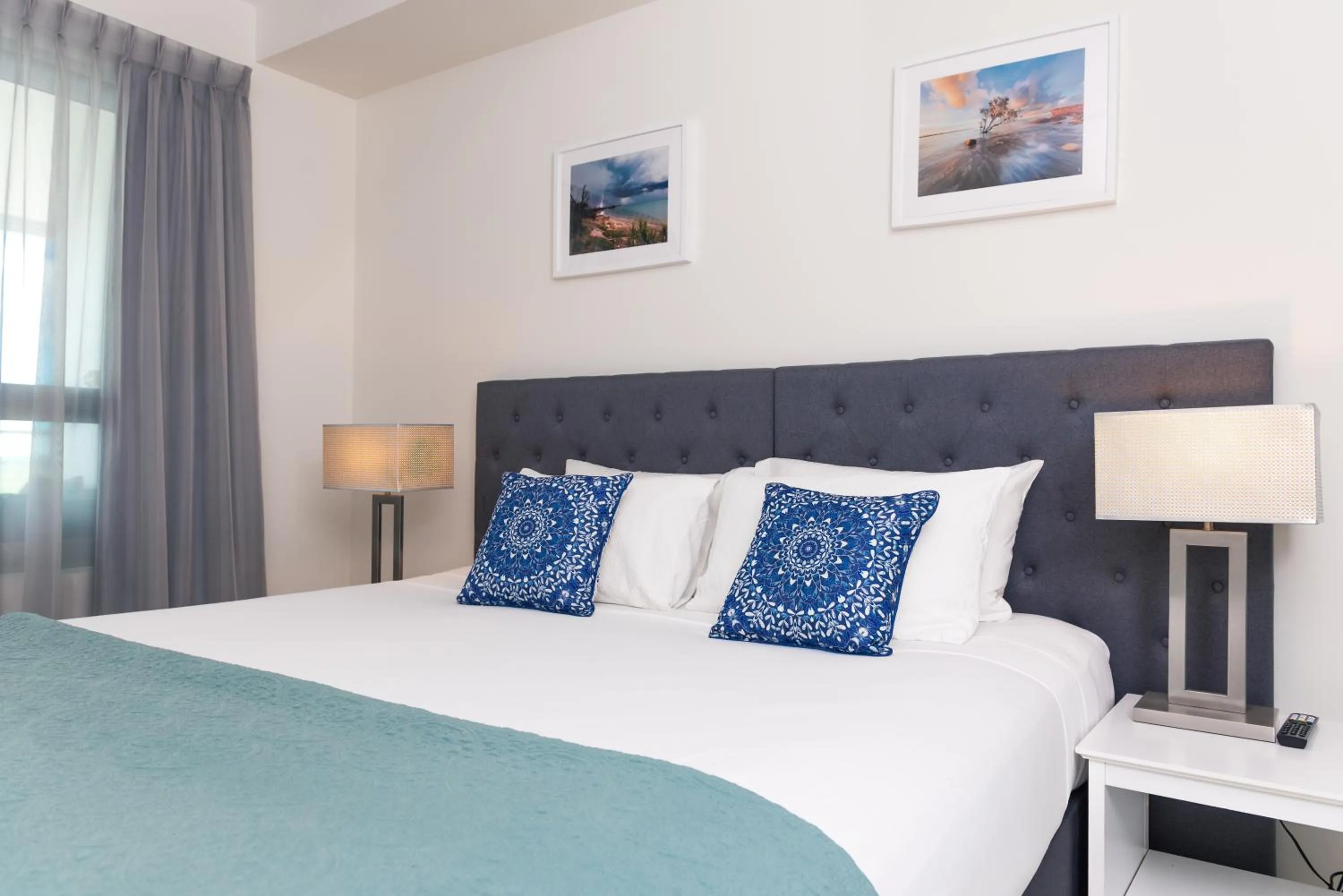 Bedroom, Bed in Darwin Harbour Suites