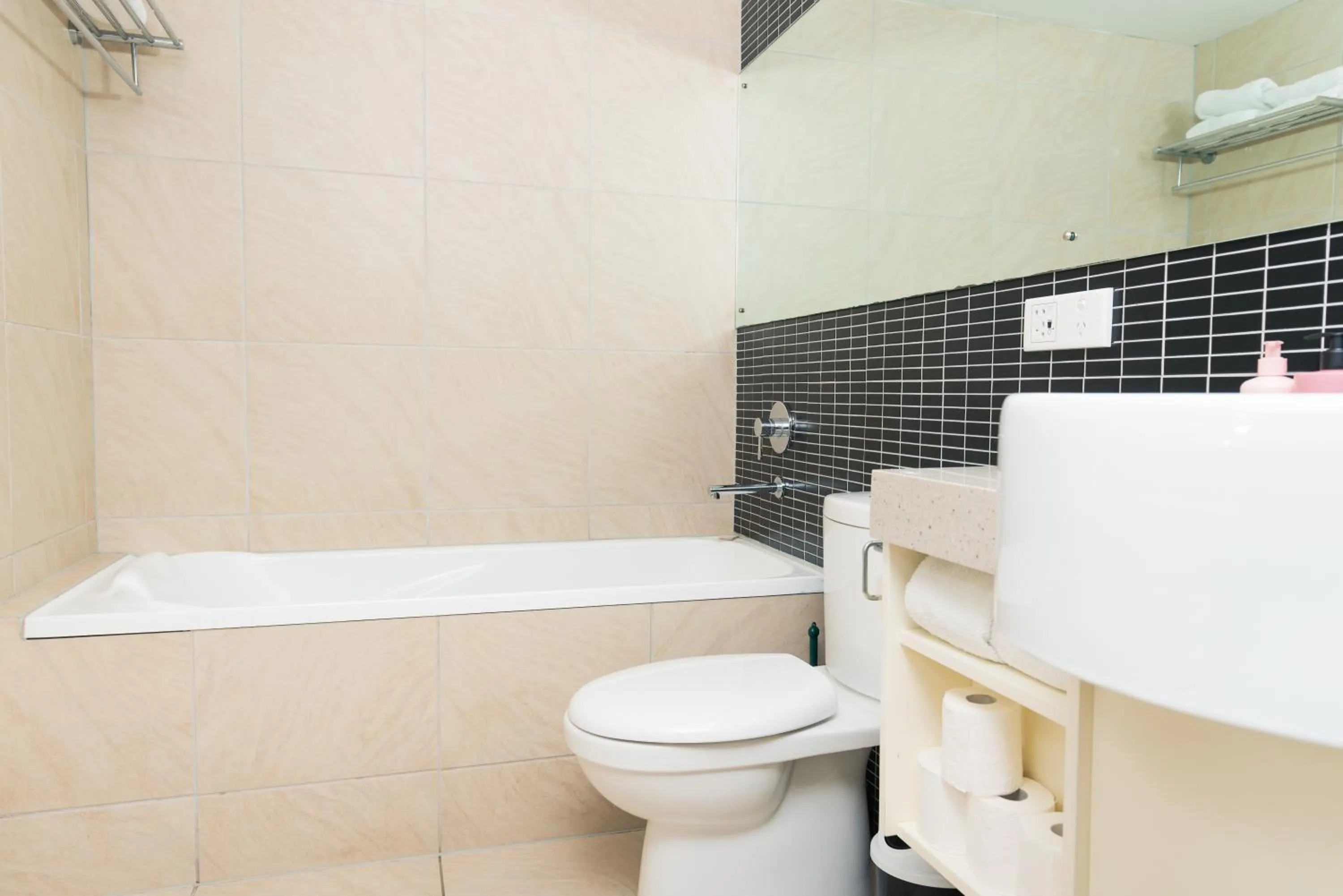 Bath in Darwin Harbour Suites