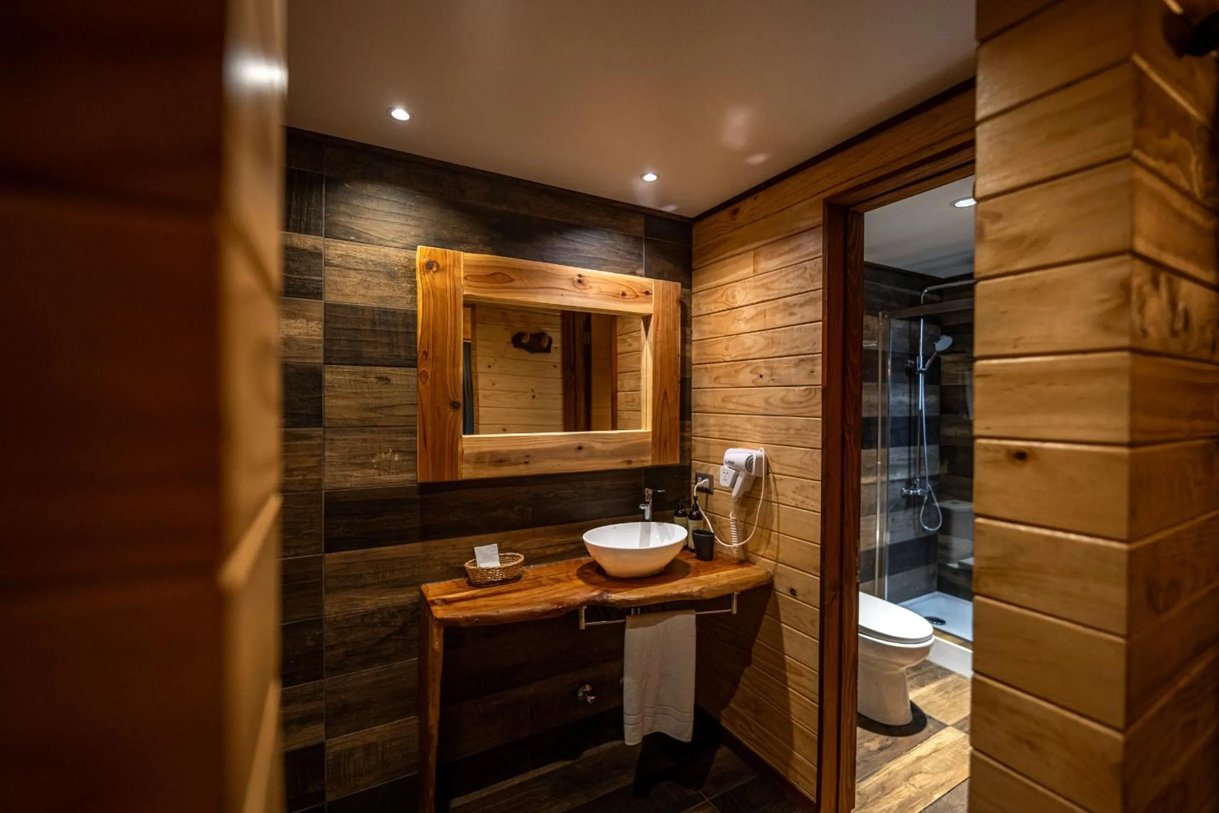 Shower in NI-NEWEN Hotel & Lodge